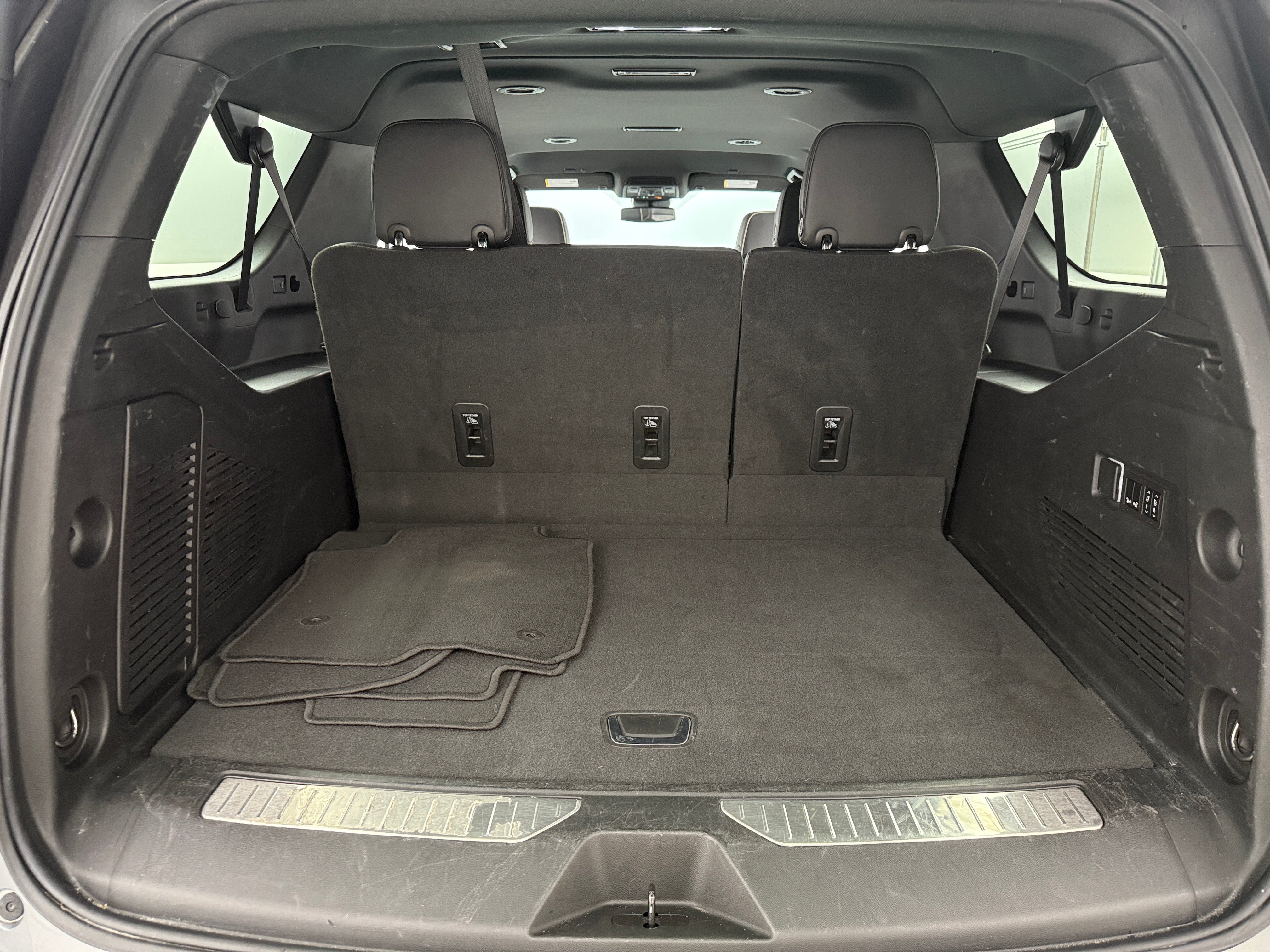 2023 Chevrolet Suburban Premier 6