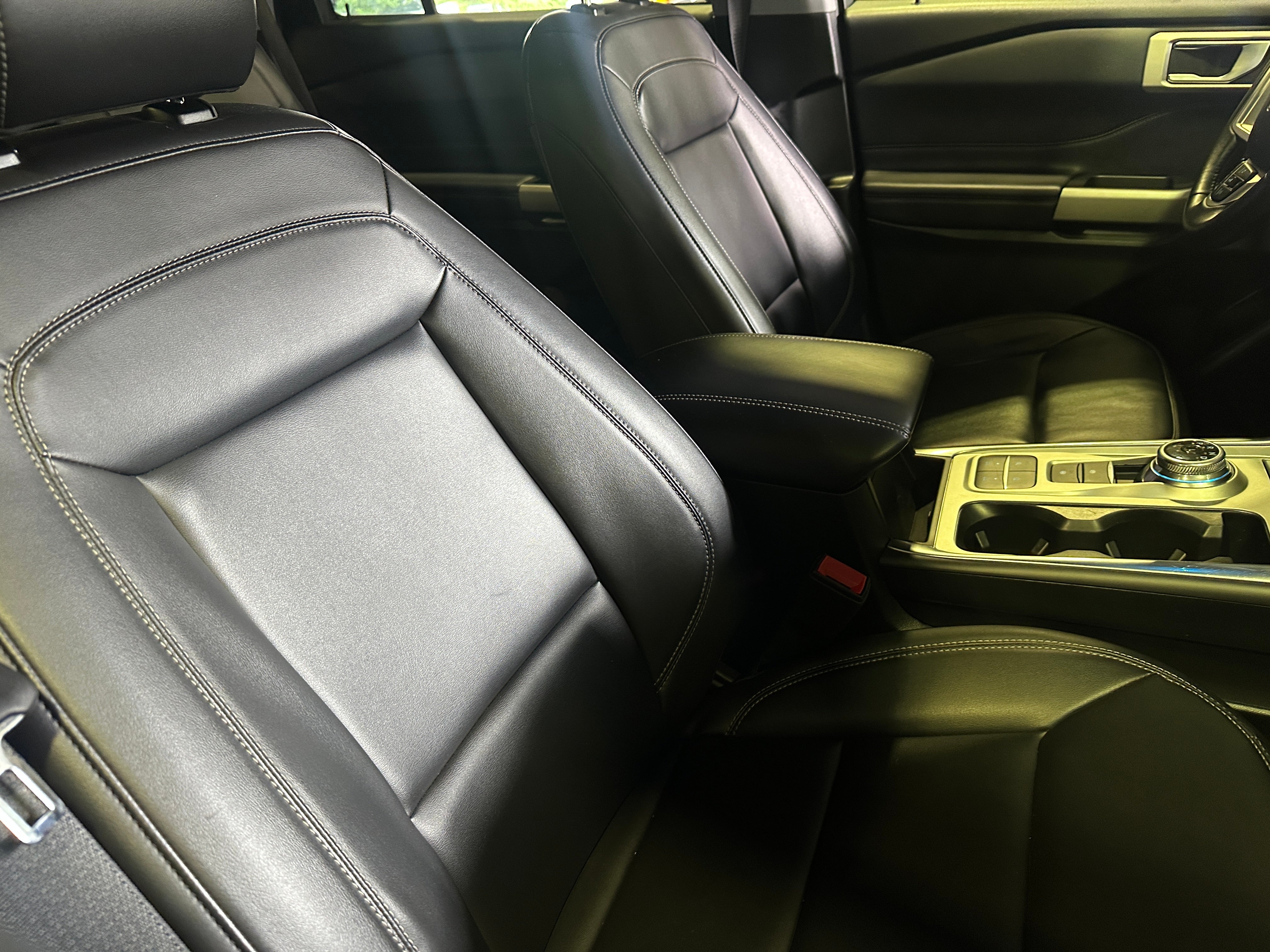 2024 Ford Explorer XLT 2