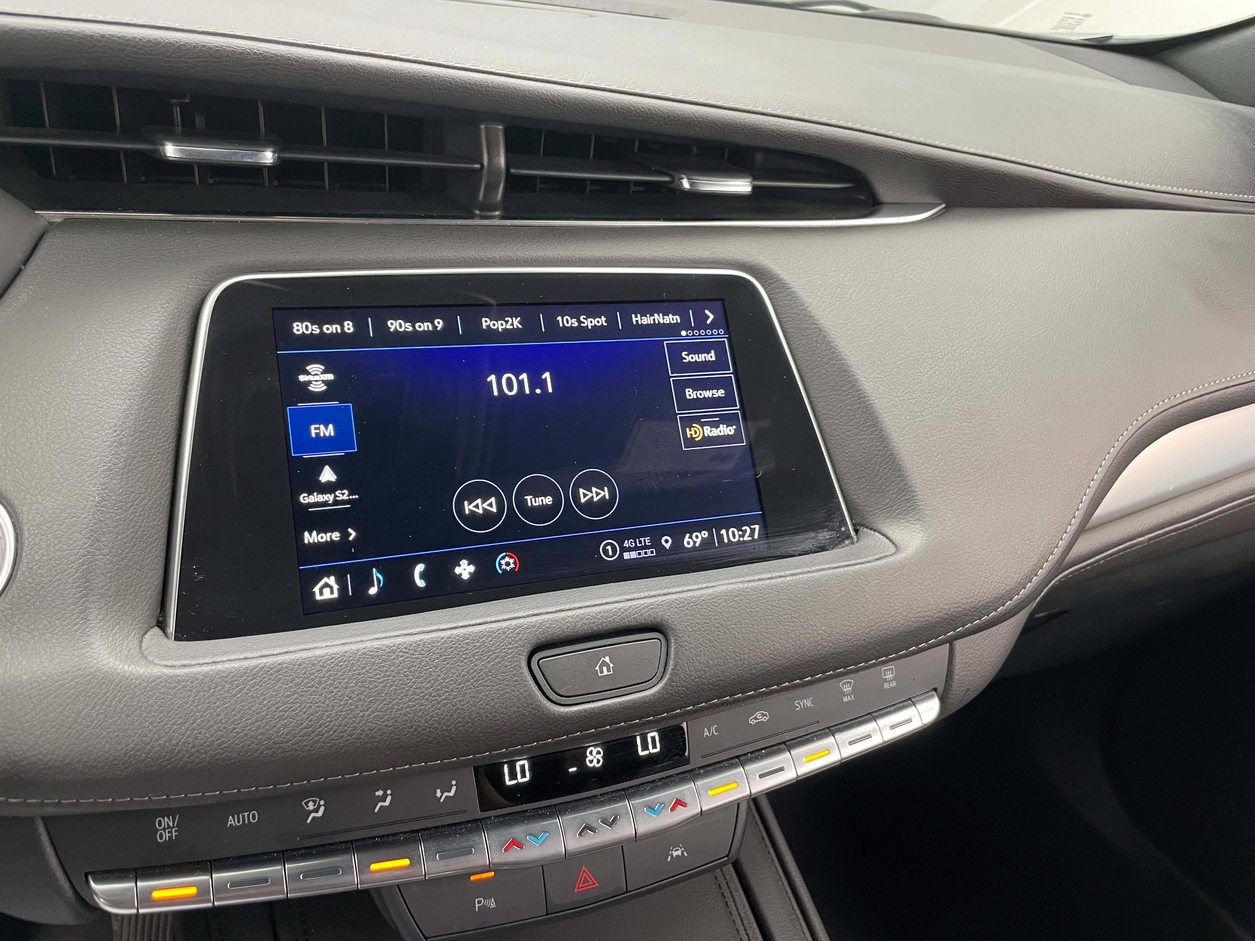 2023 Cadillac XT4 Premium Luxury 3
