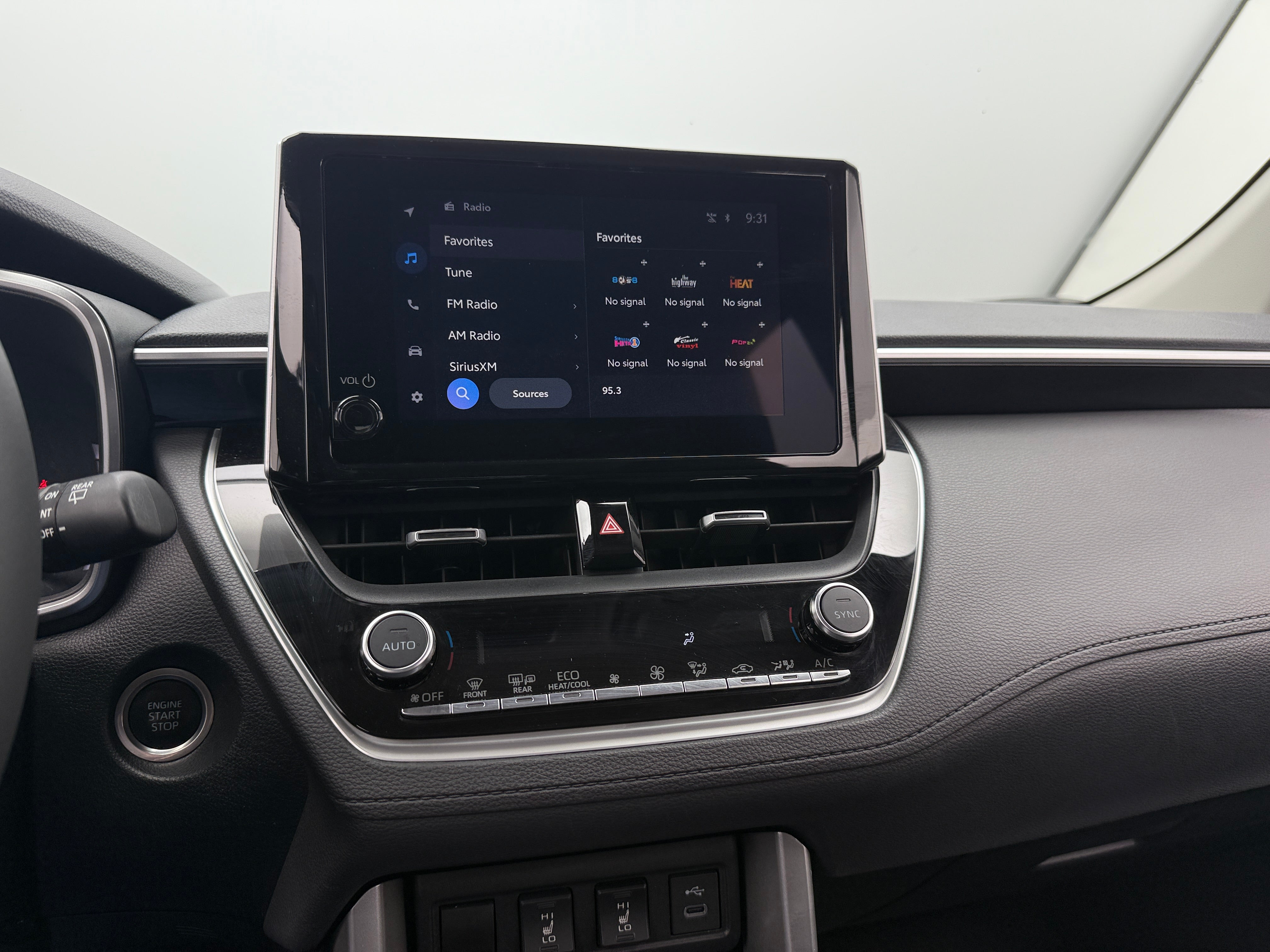 2023 Toyota Corolla Cross XLE 3