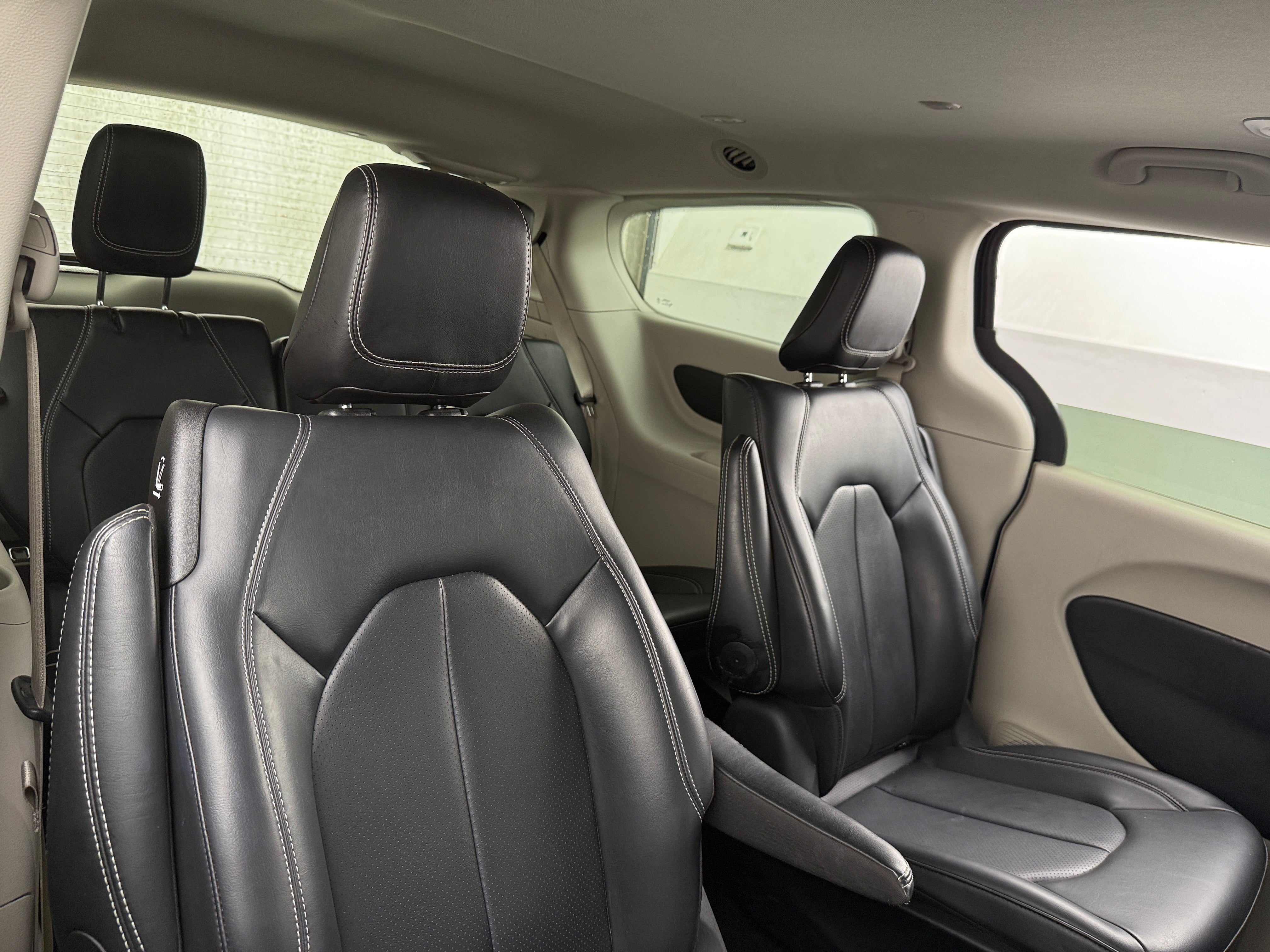 2024 Chrysler Pacifica Hybrid Select 5