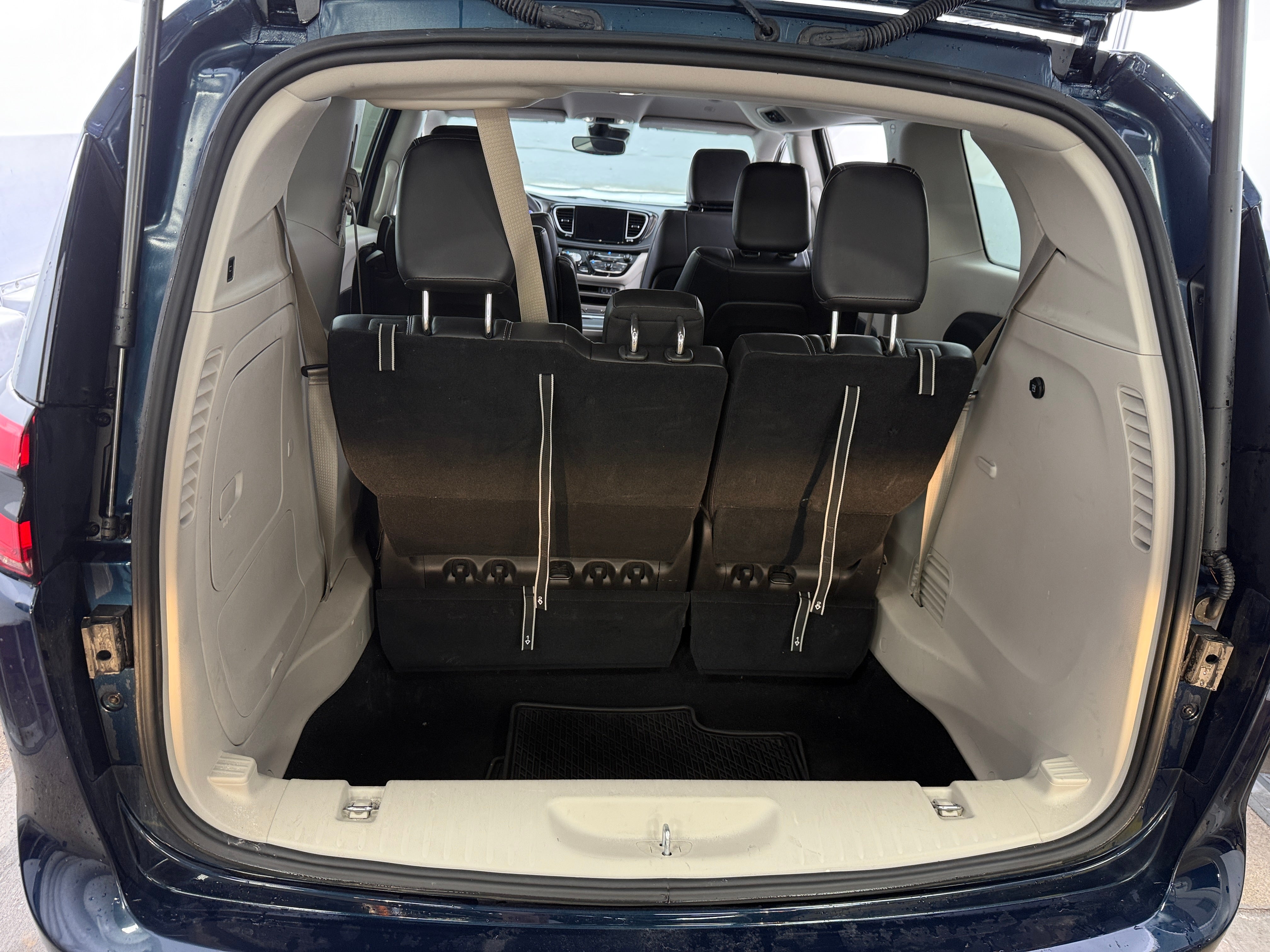 2024 Chrysler Pacifica Hybrid Select 6