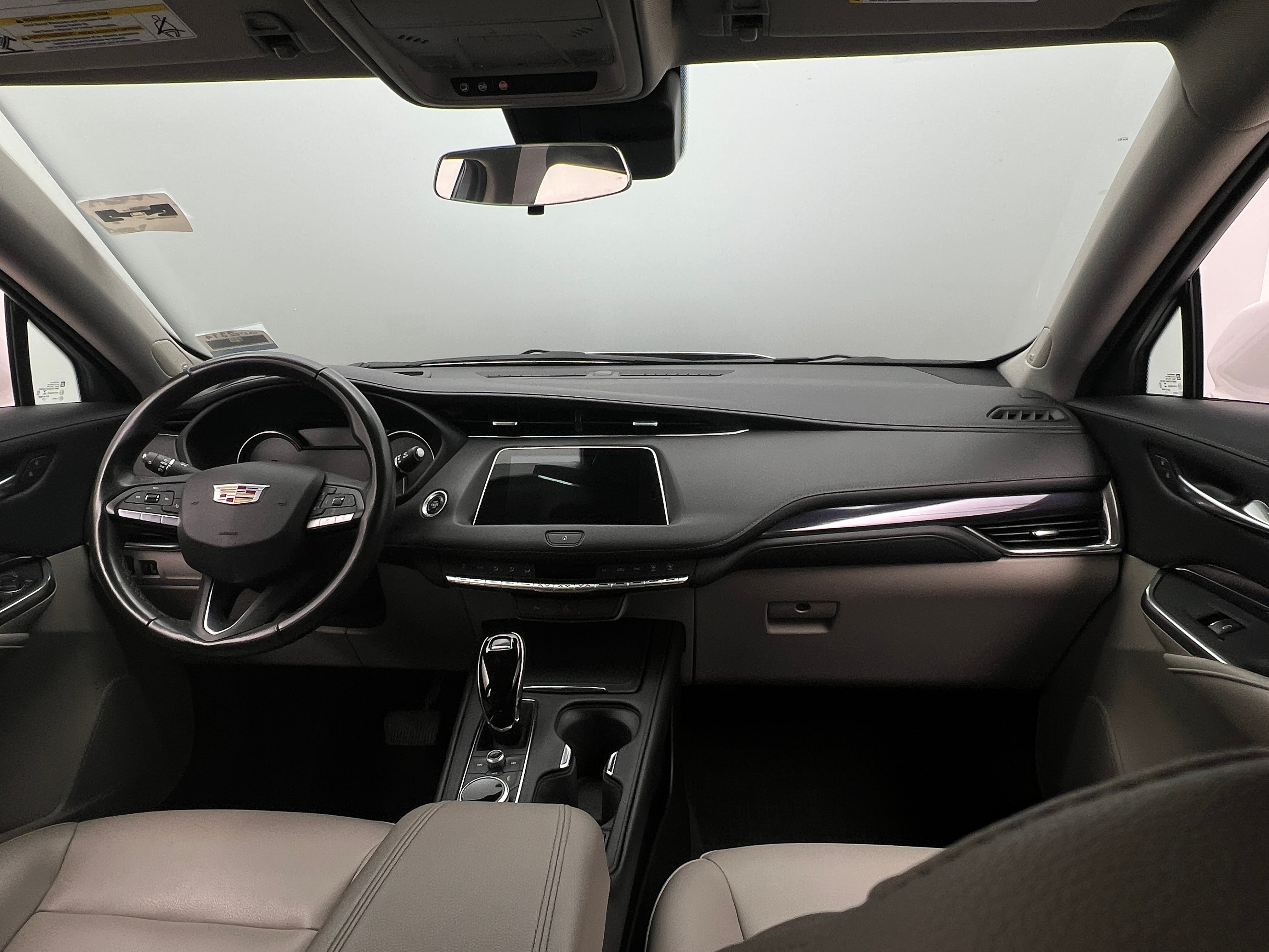 2023 Cadillac XT4 Luxury 2