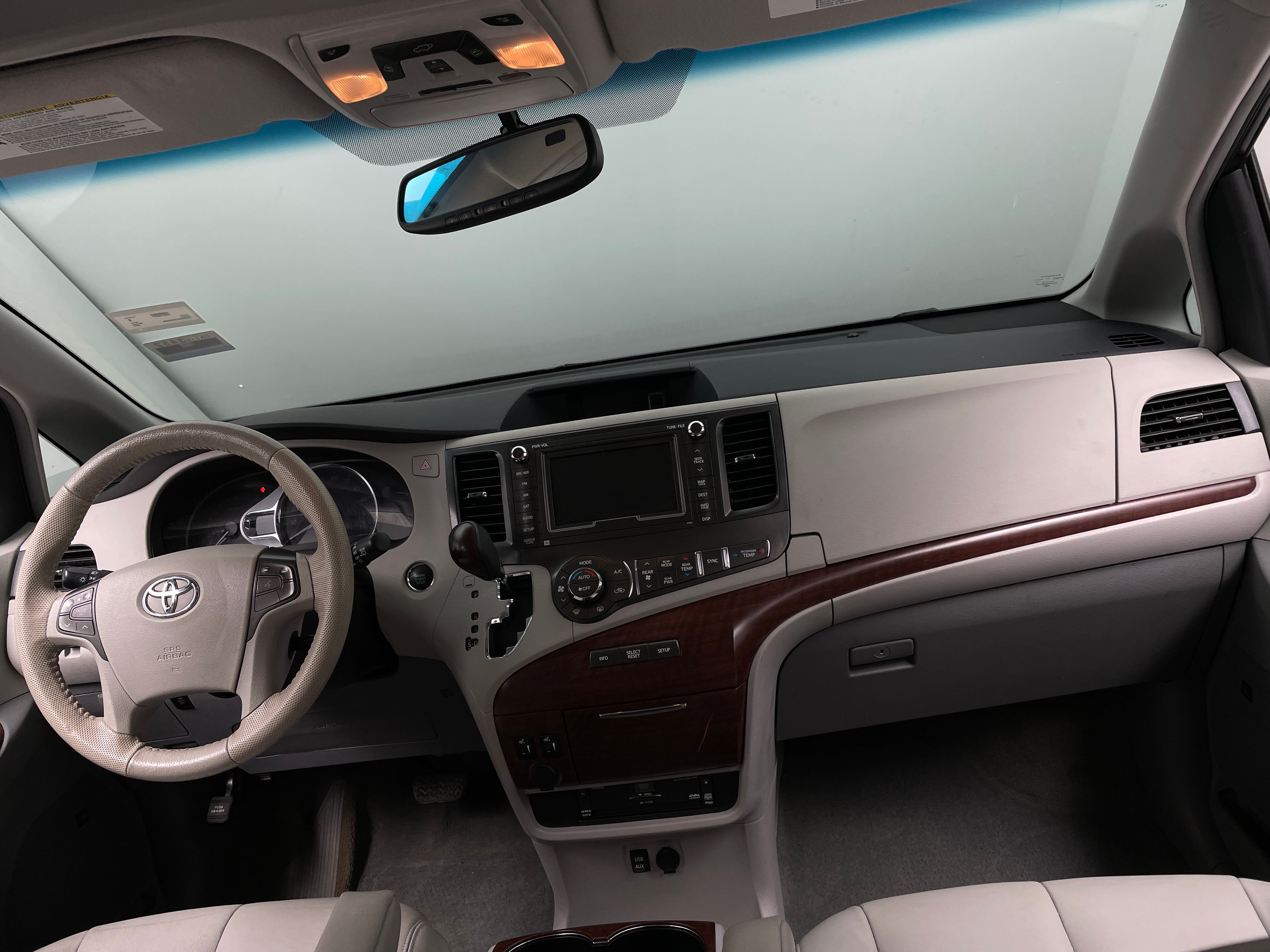 2014 Toyota Sienna XLE 2