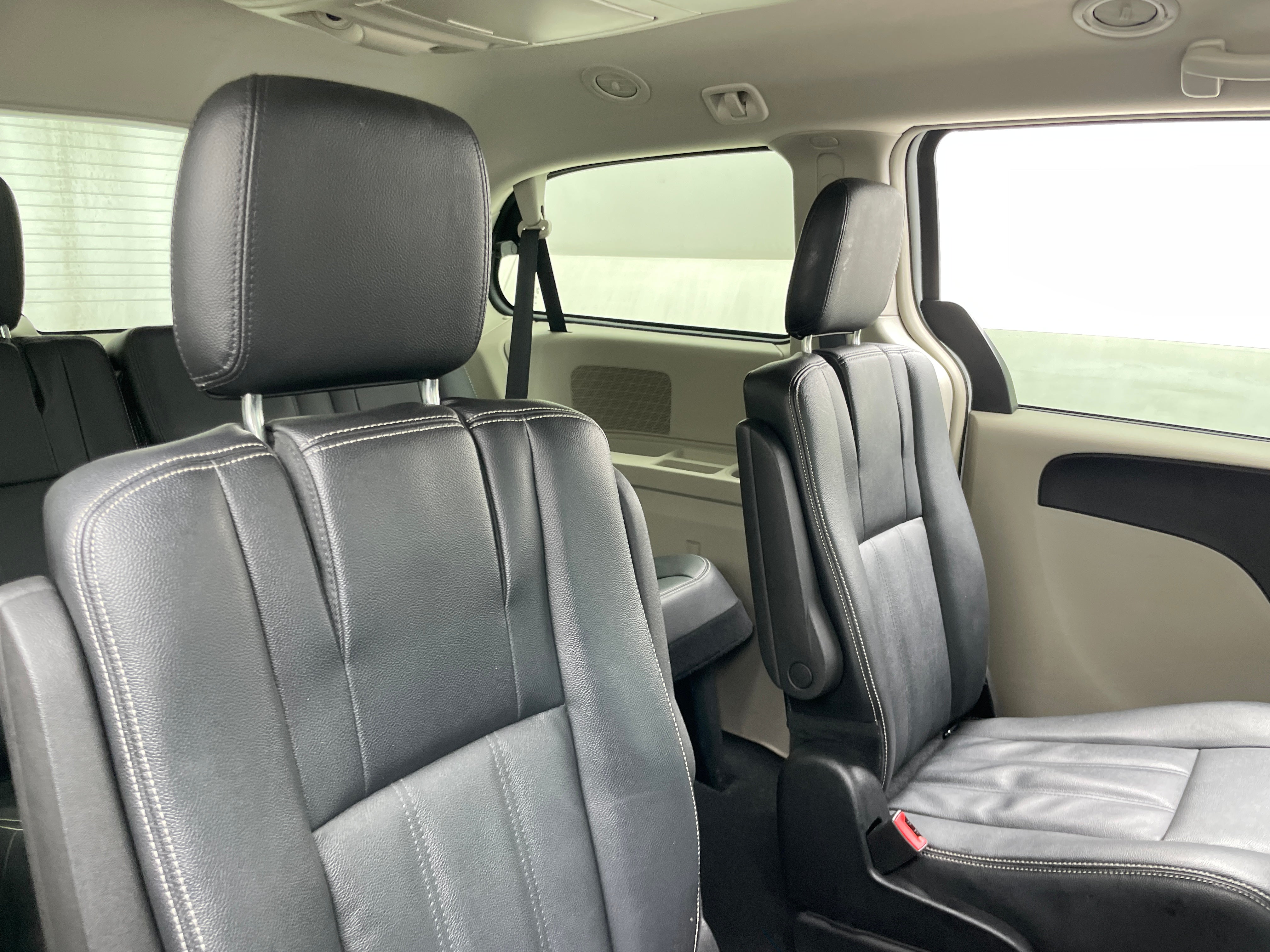 2016 Chrysler Town & Country Touring 5