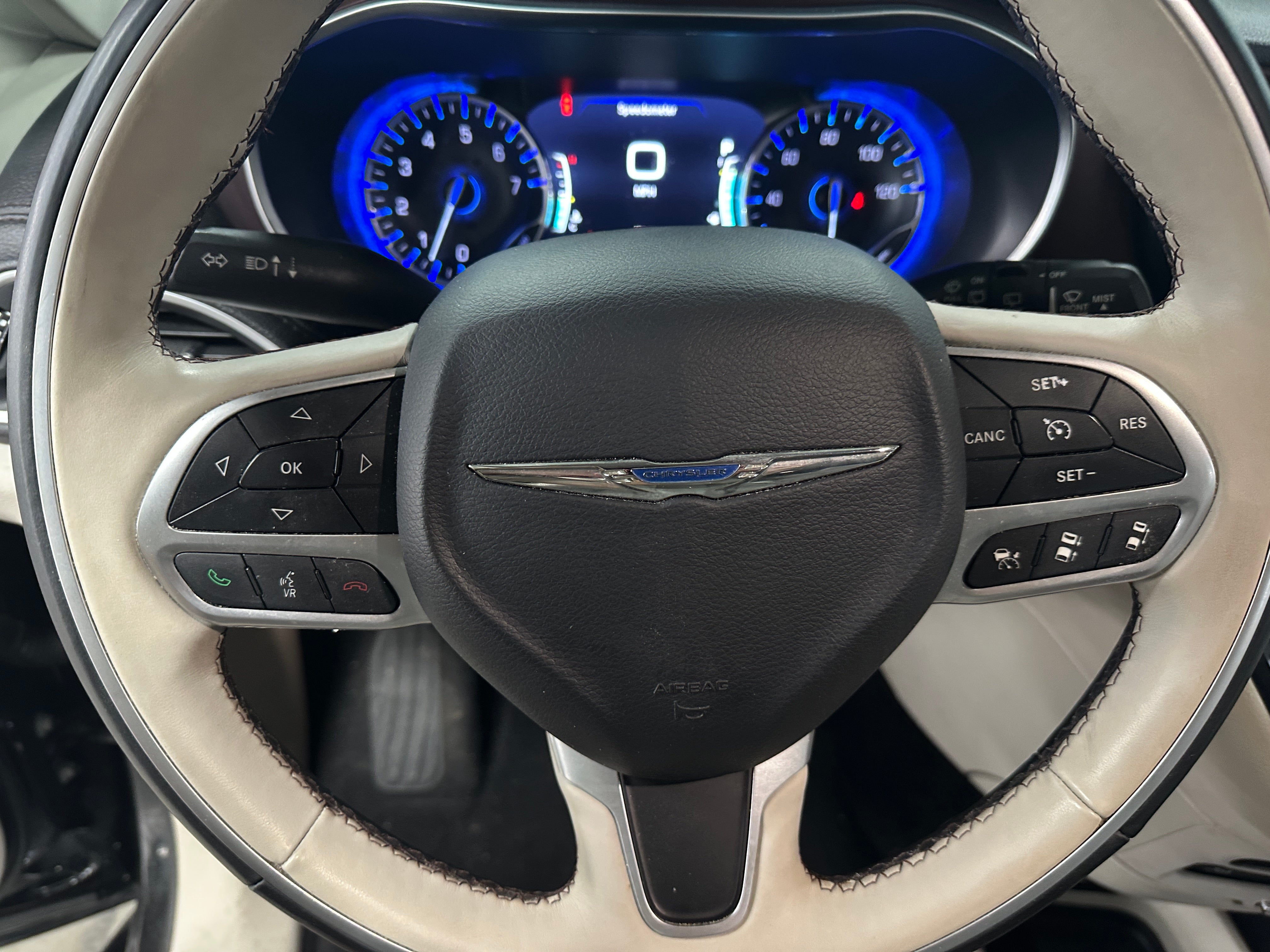 2017 Chrysler Pacifica Limited 4