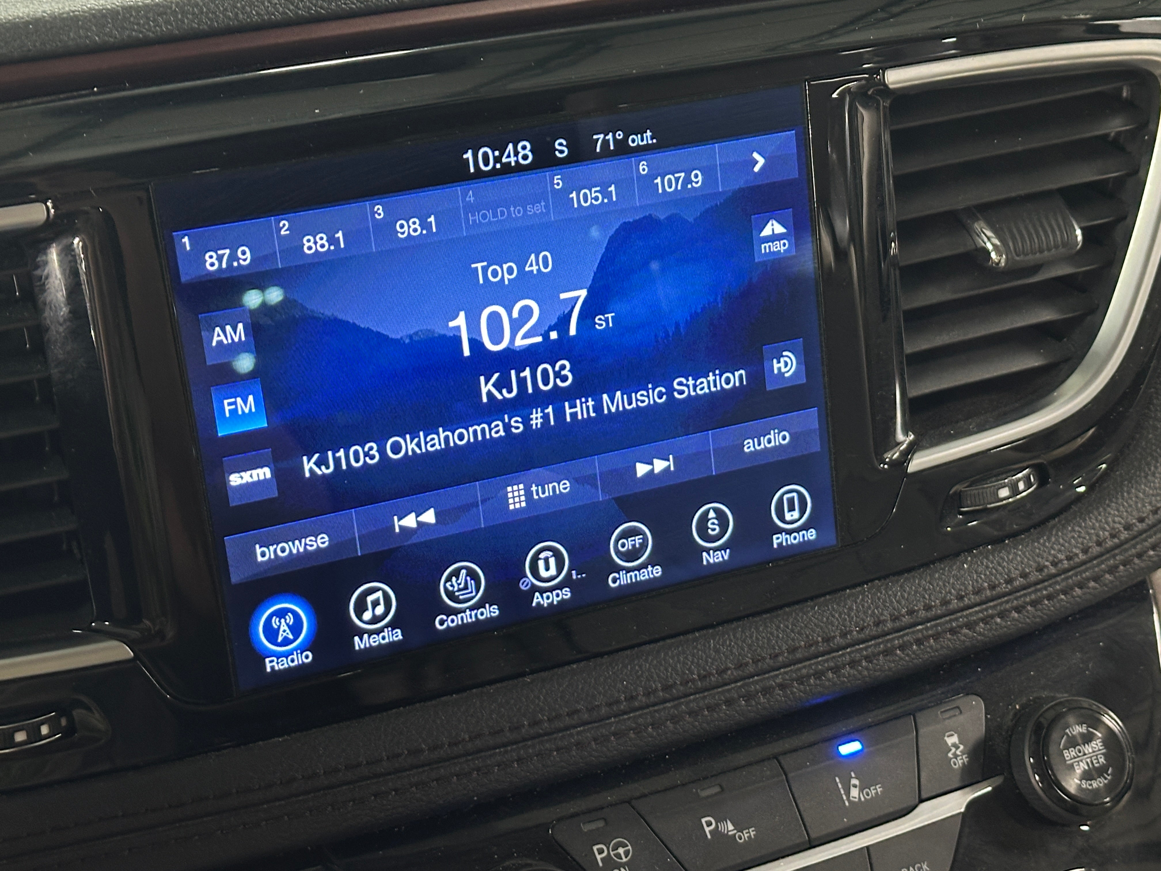 2017 Chrysler Pacifica Limited 3