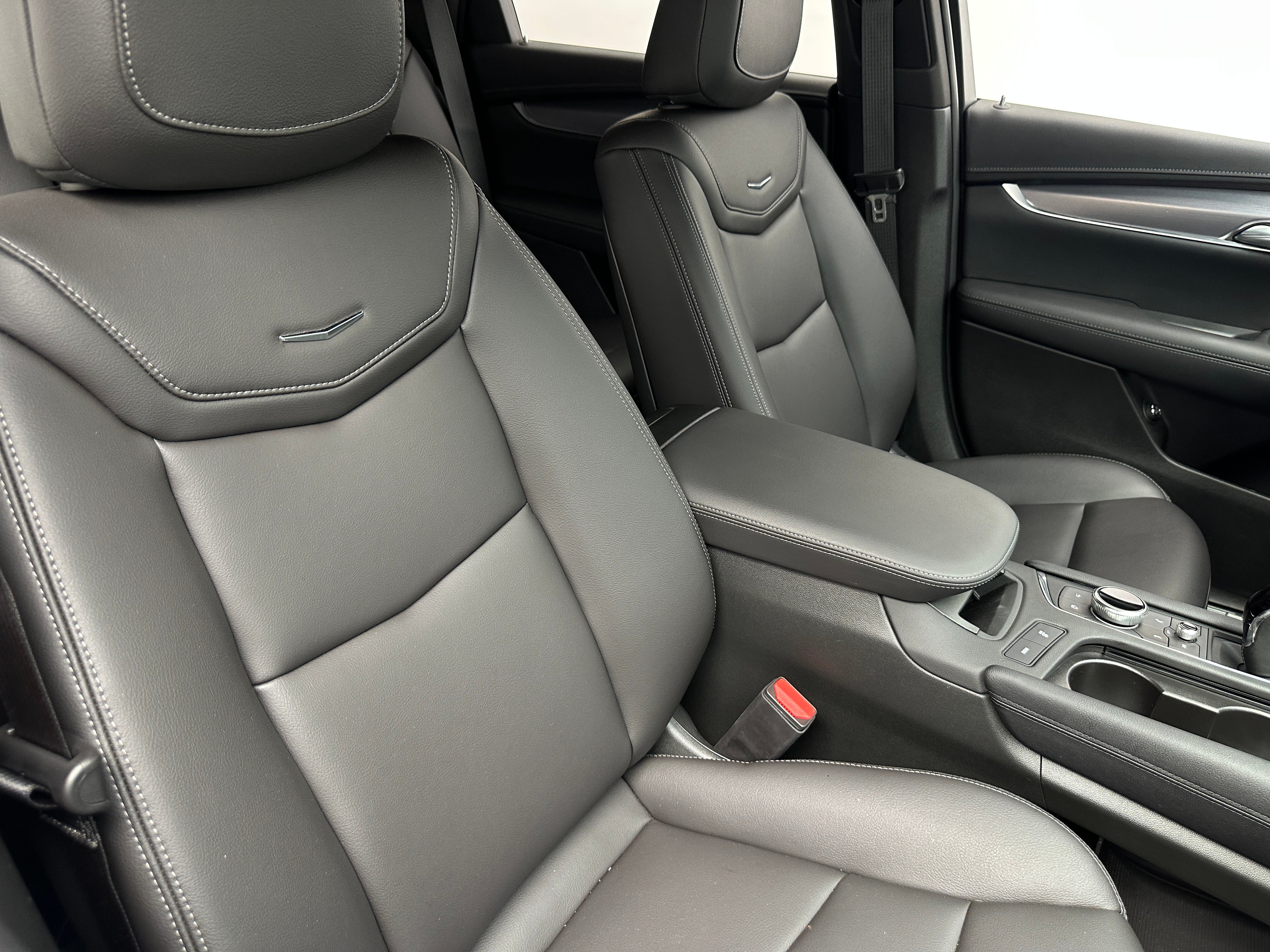 2024 Cadillac XT5 Luxury 2
