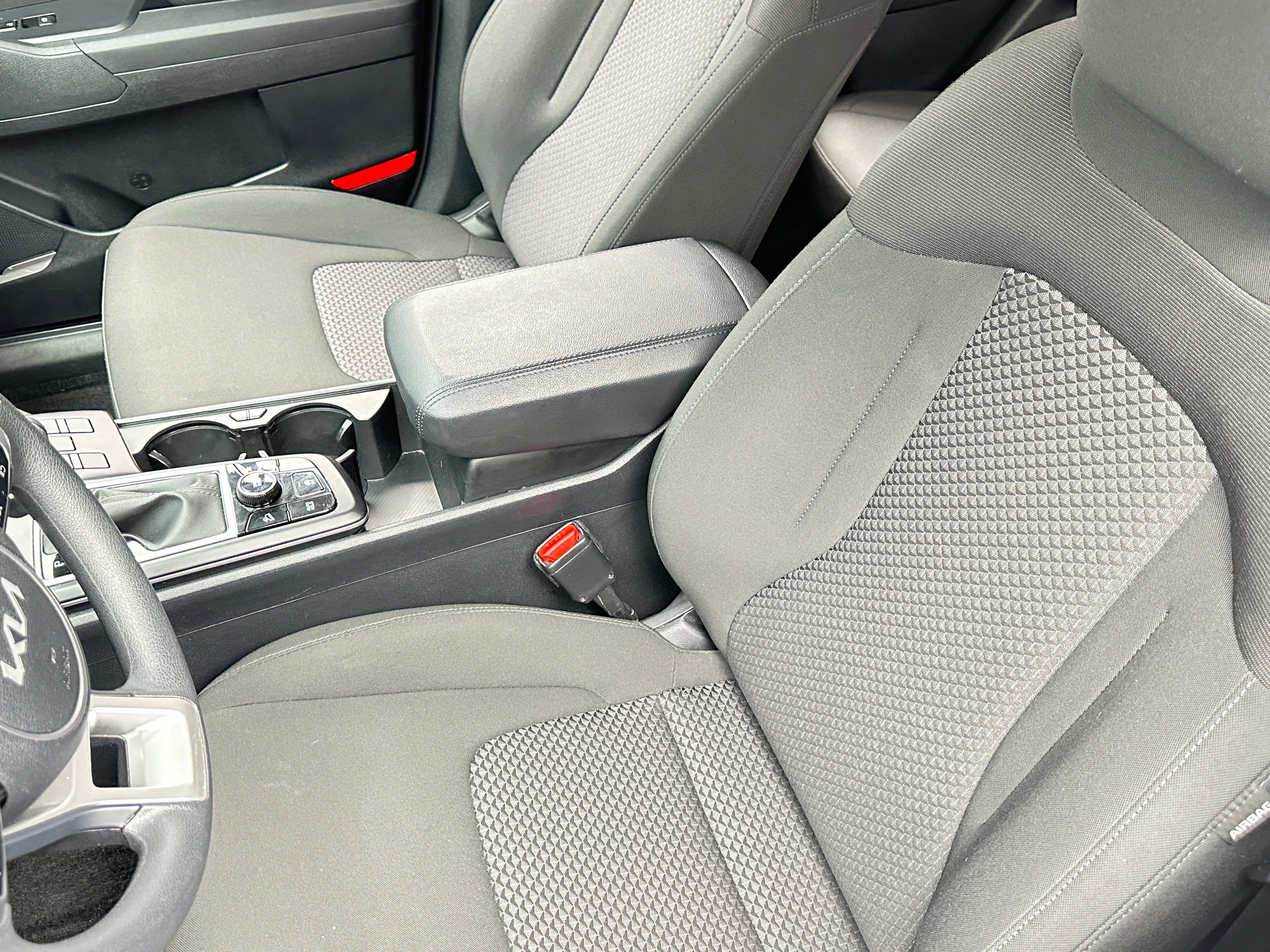 2024 Kia Sportage LX 2