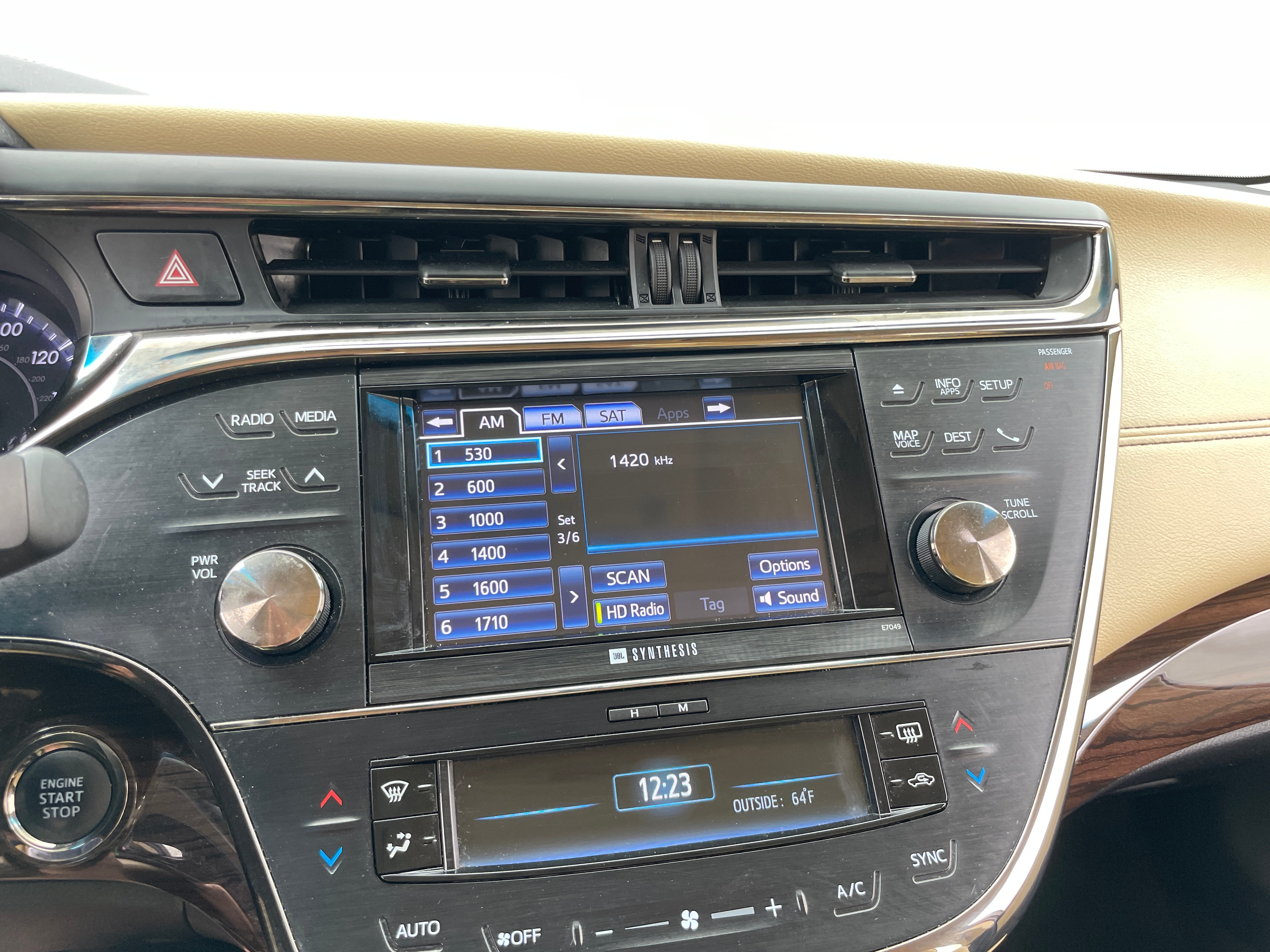 2014 Toyota Avalon Limited 3