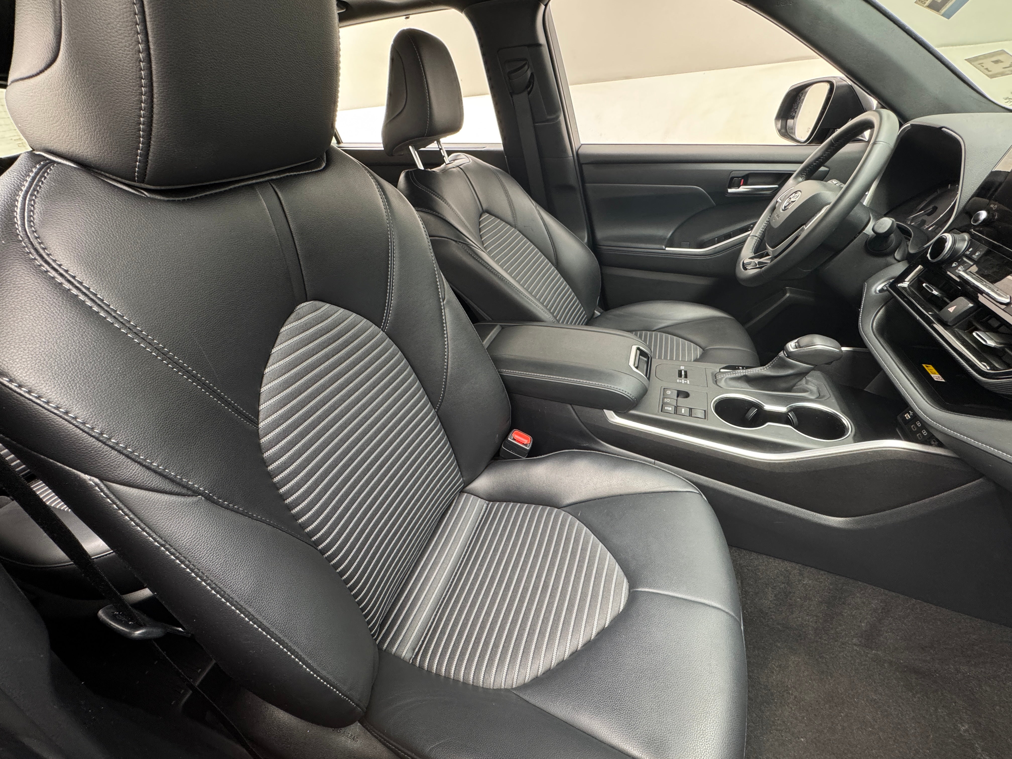 2024 Toyota Highlander XSE 2