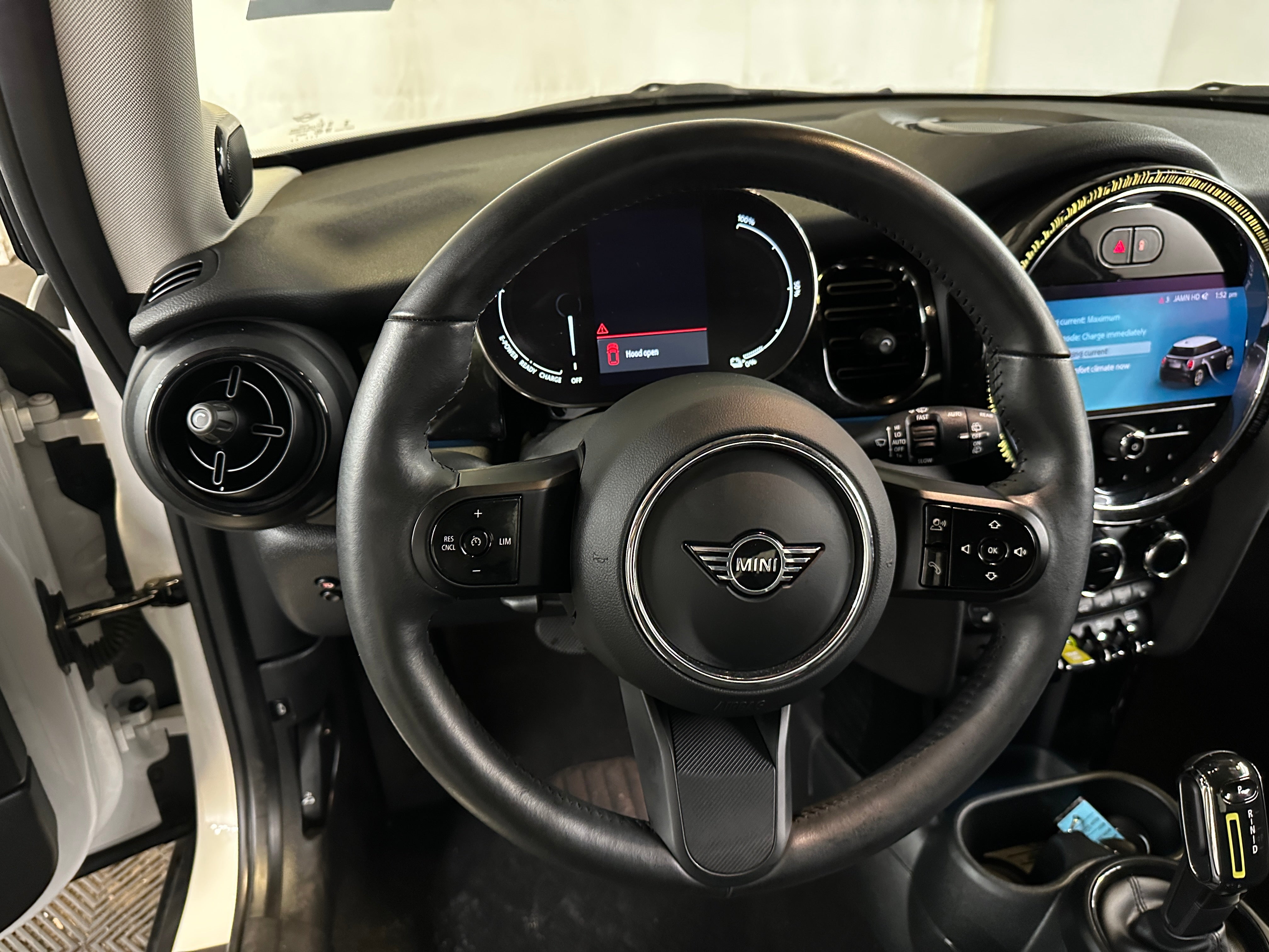2024 MINI Cooper Hardtop SE 4