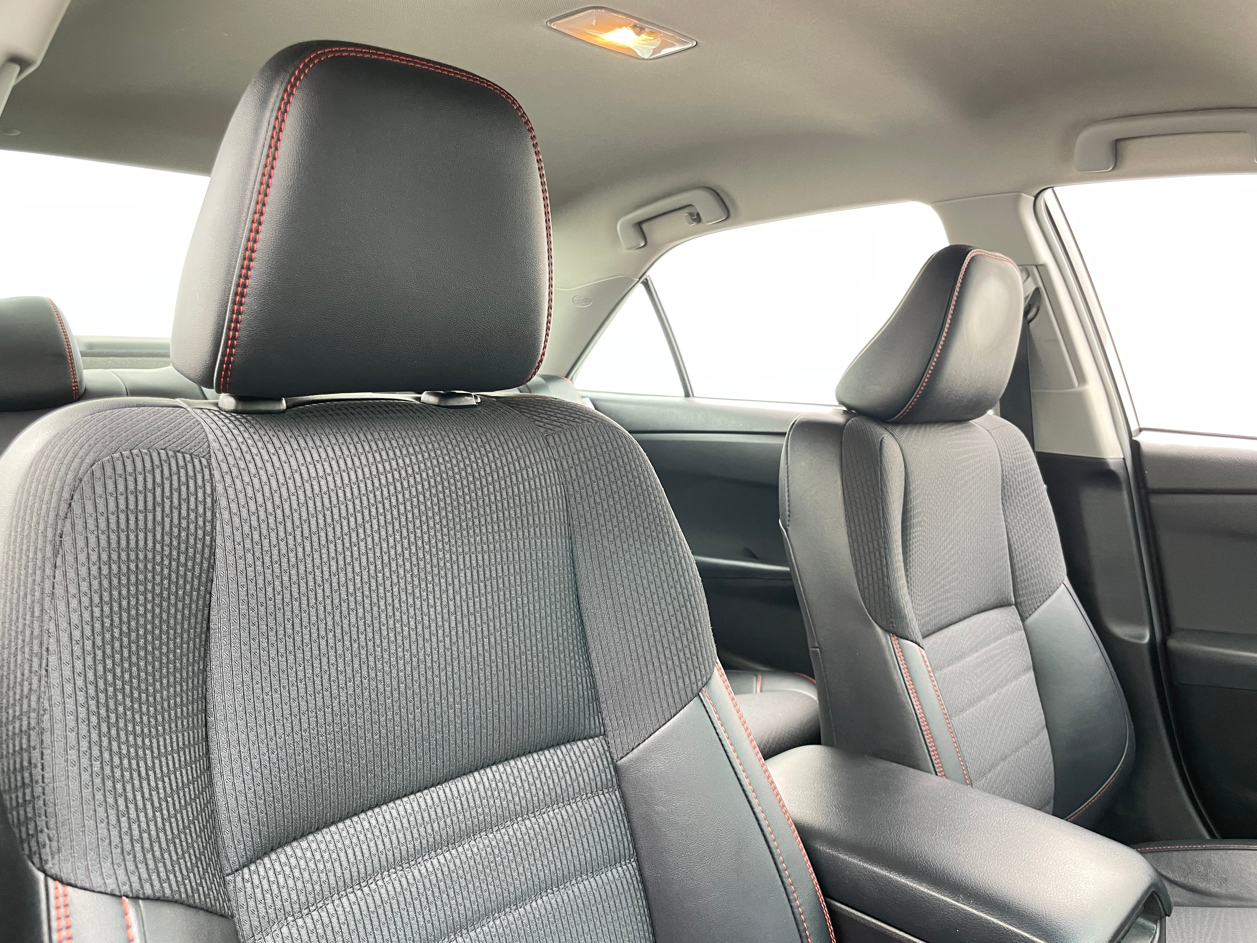 2016 Toyota Camry SE 2