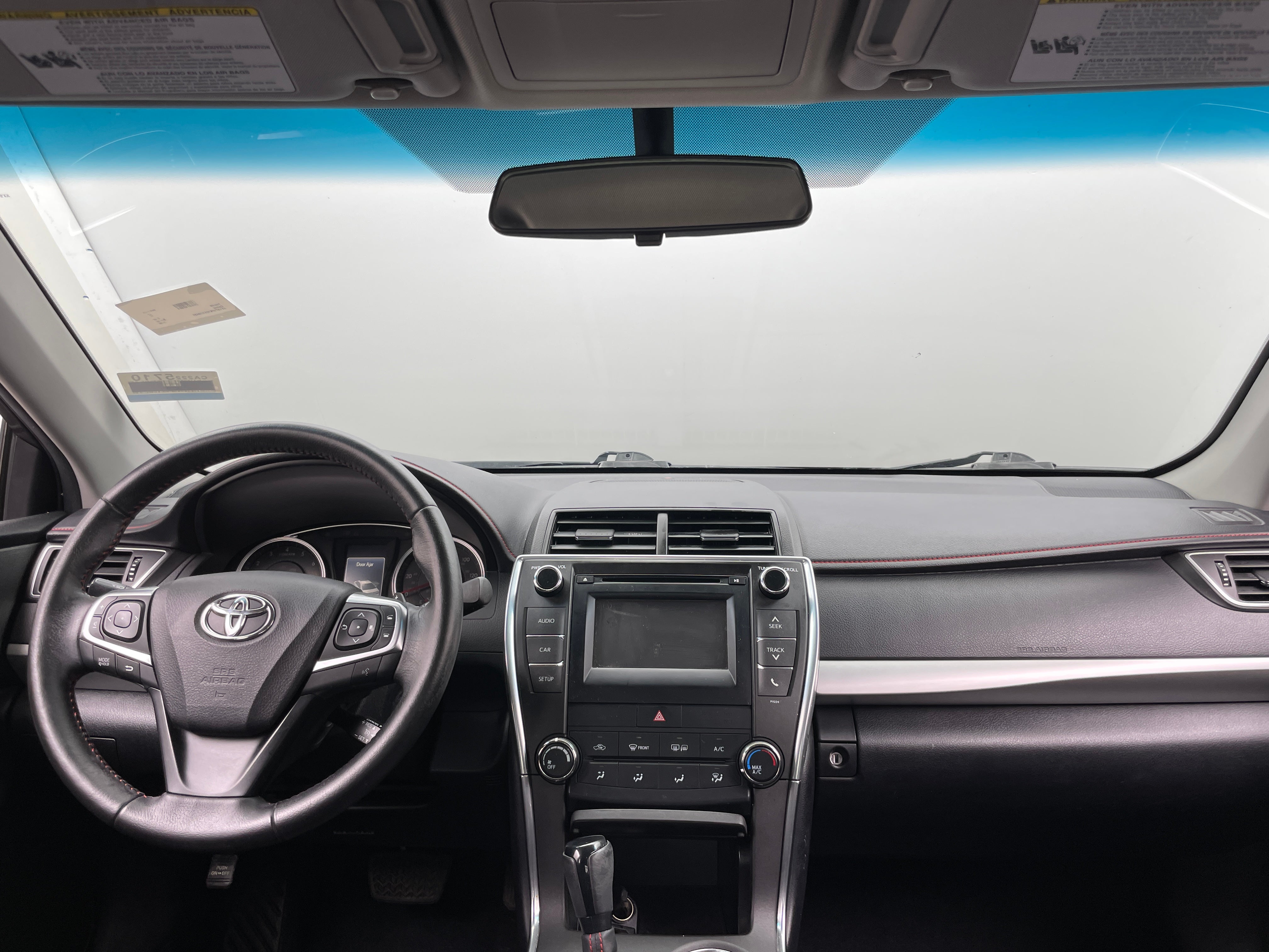 2016 Toyota Camry SE 3