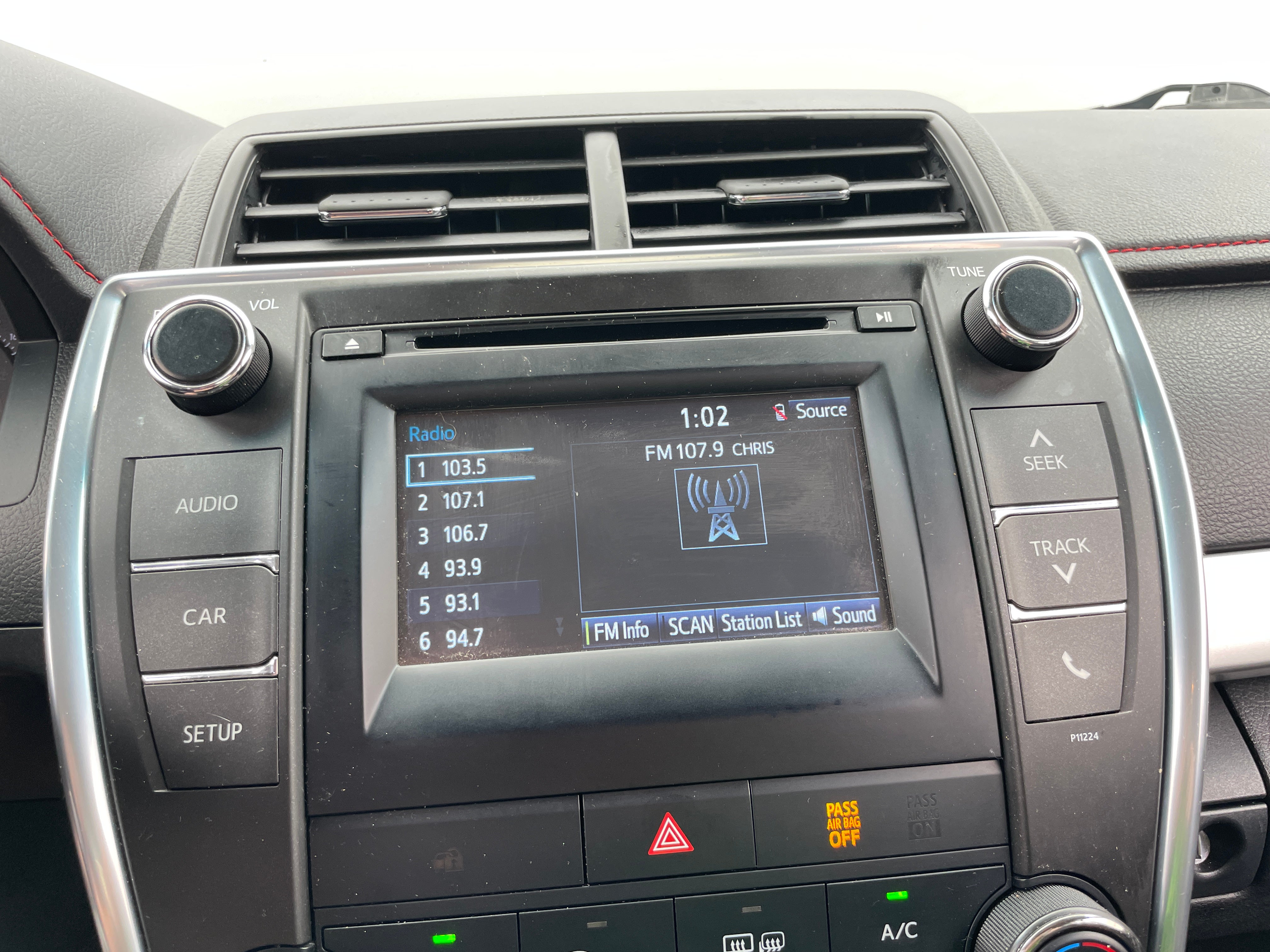 2016 Toyota Camry SE 4