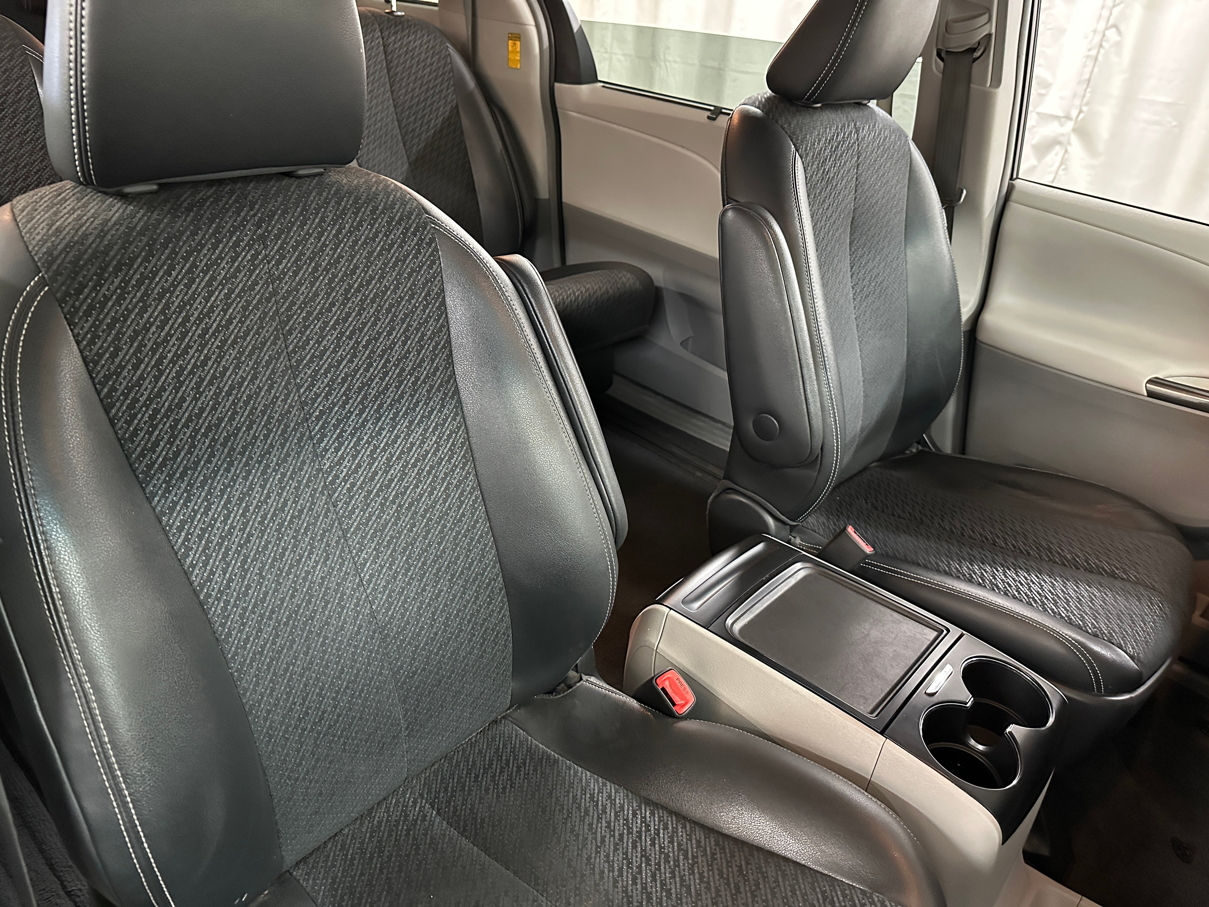 2014 Toyota Sienna SE 2