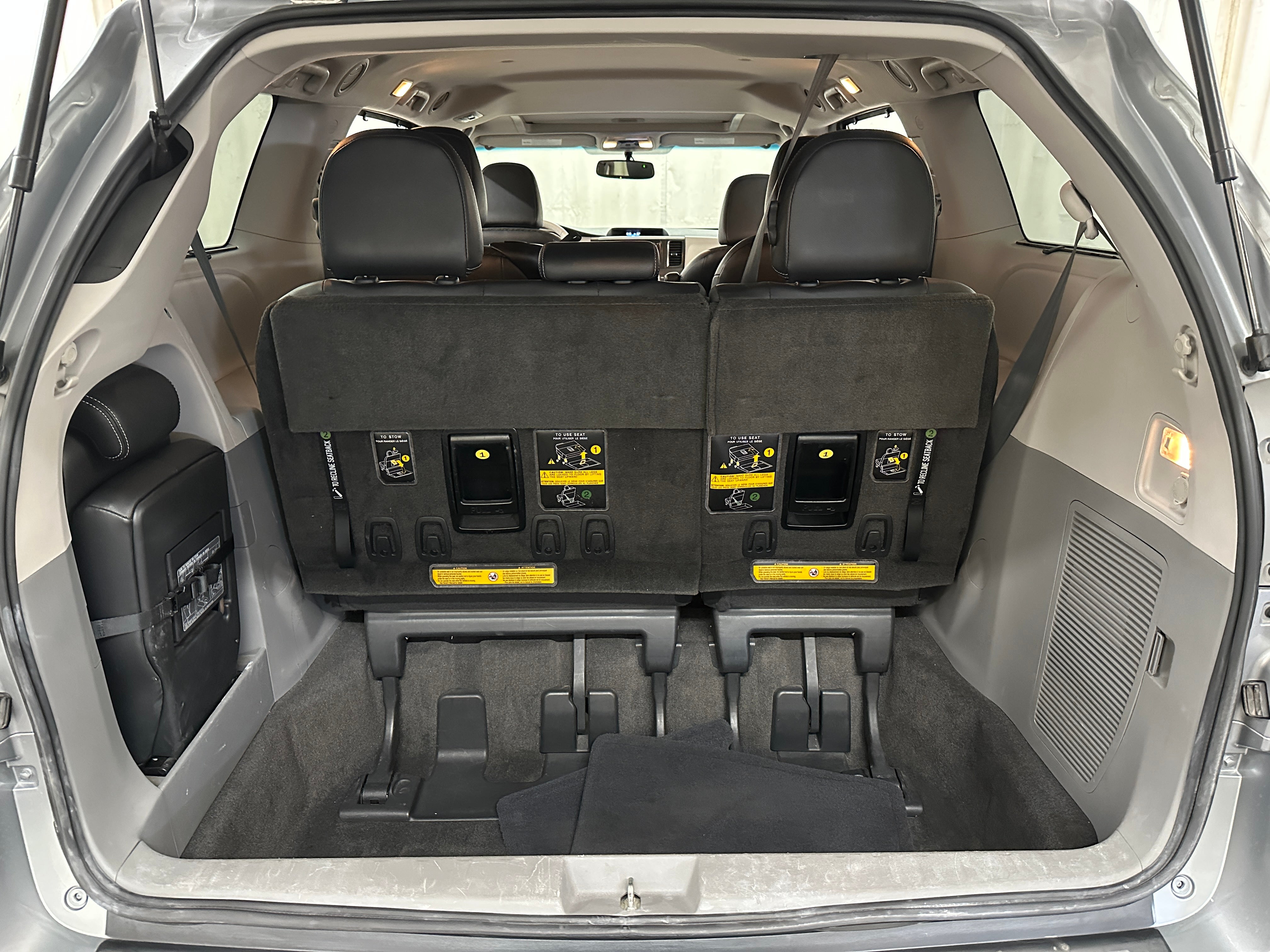 2014 Toyota Sienna SE 7
