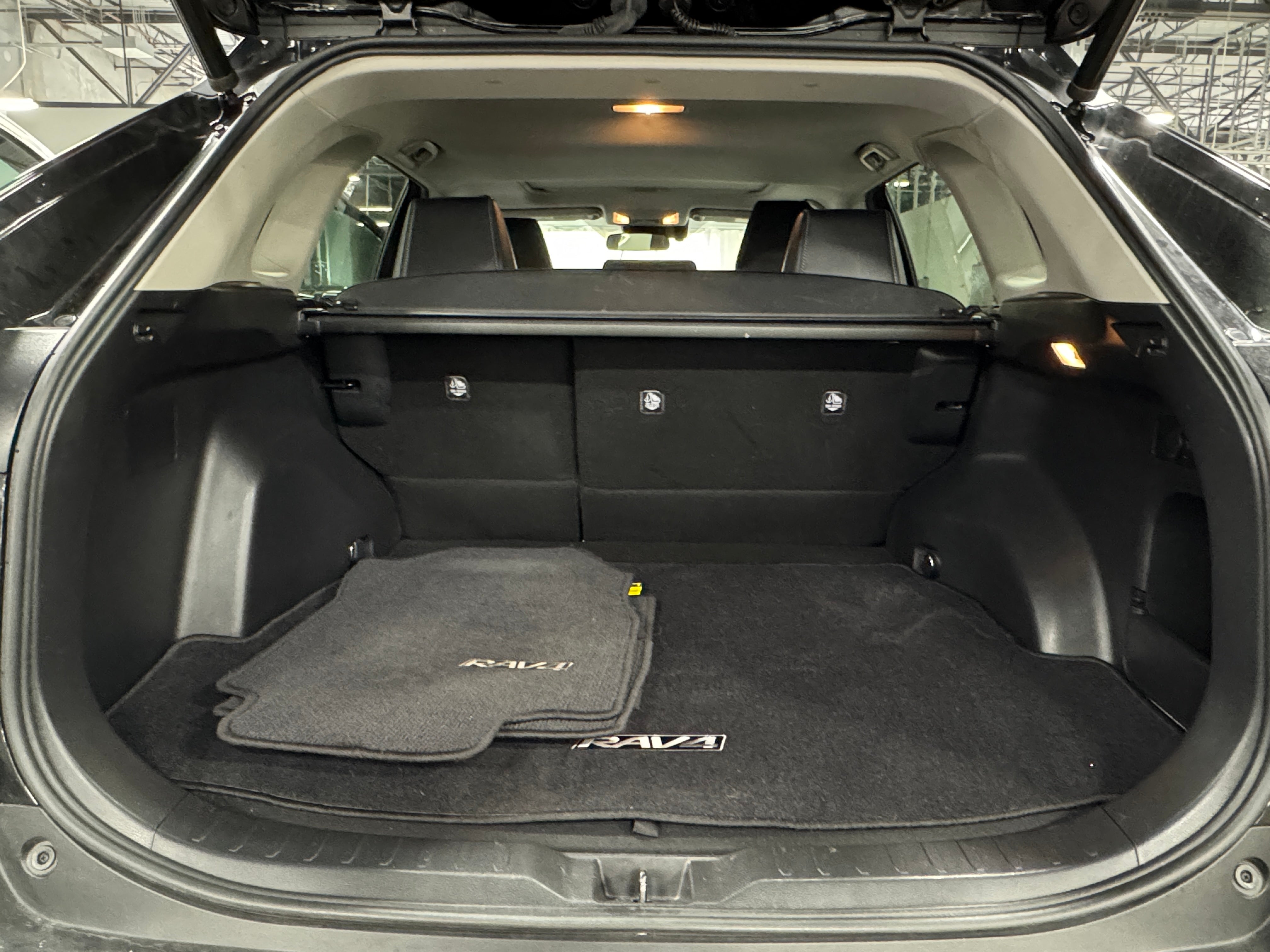 2021 Toyota RAV4 XLE Premium 6