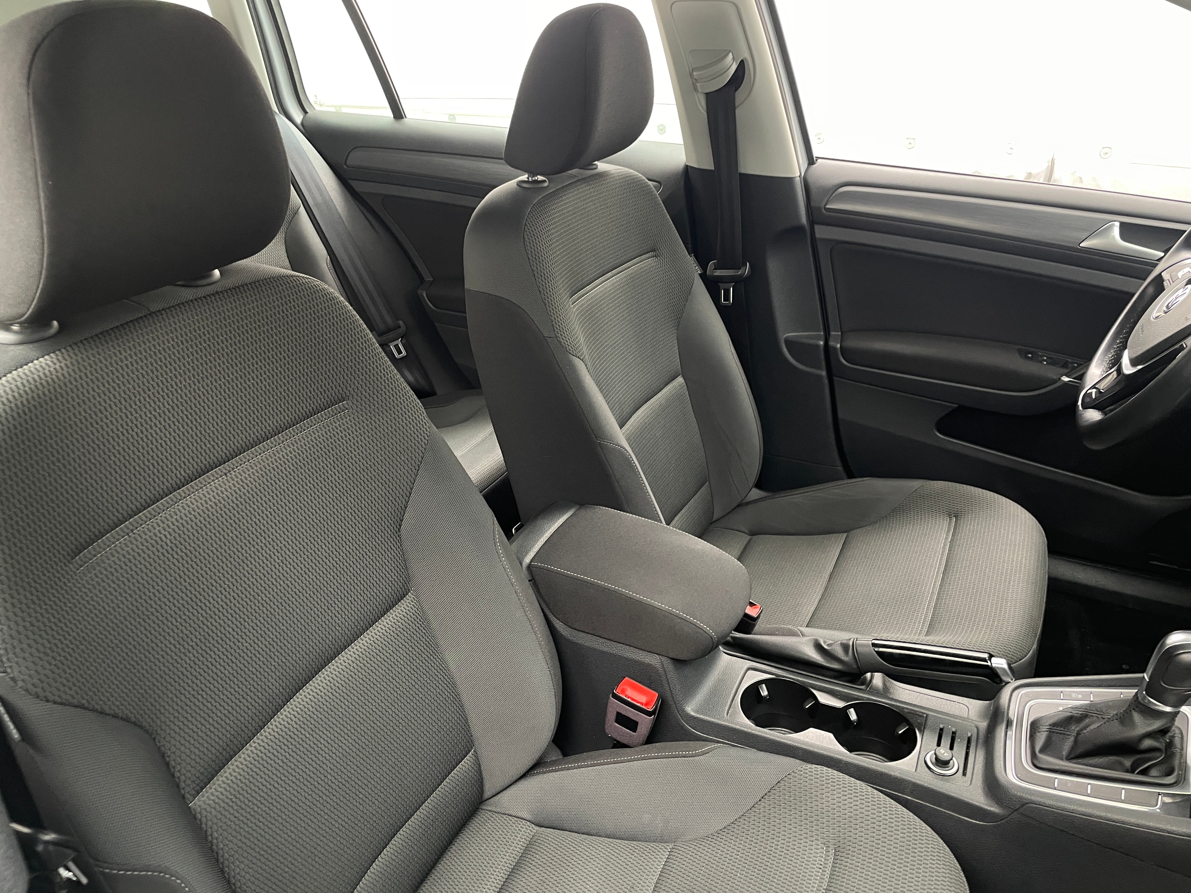 2018 Volkswagen e-Golf  2