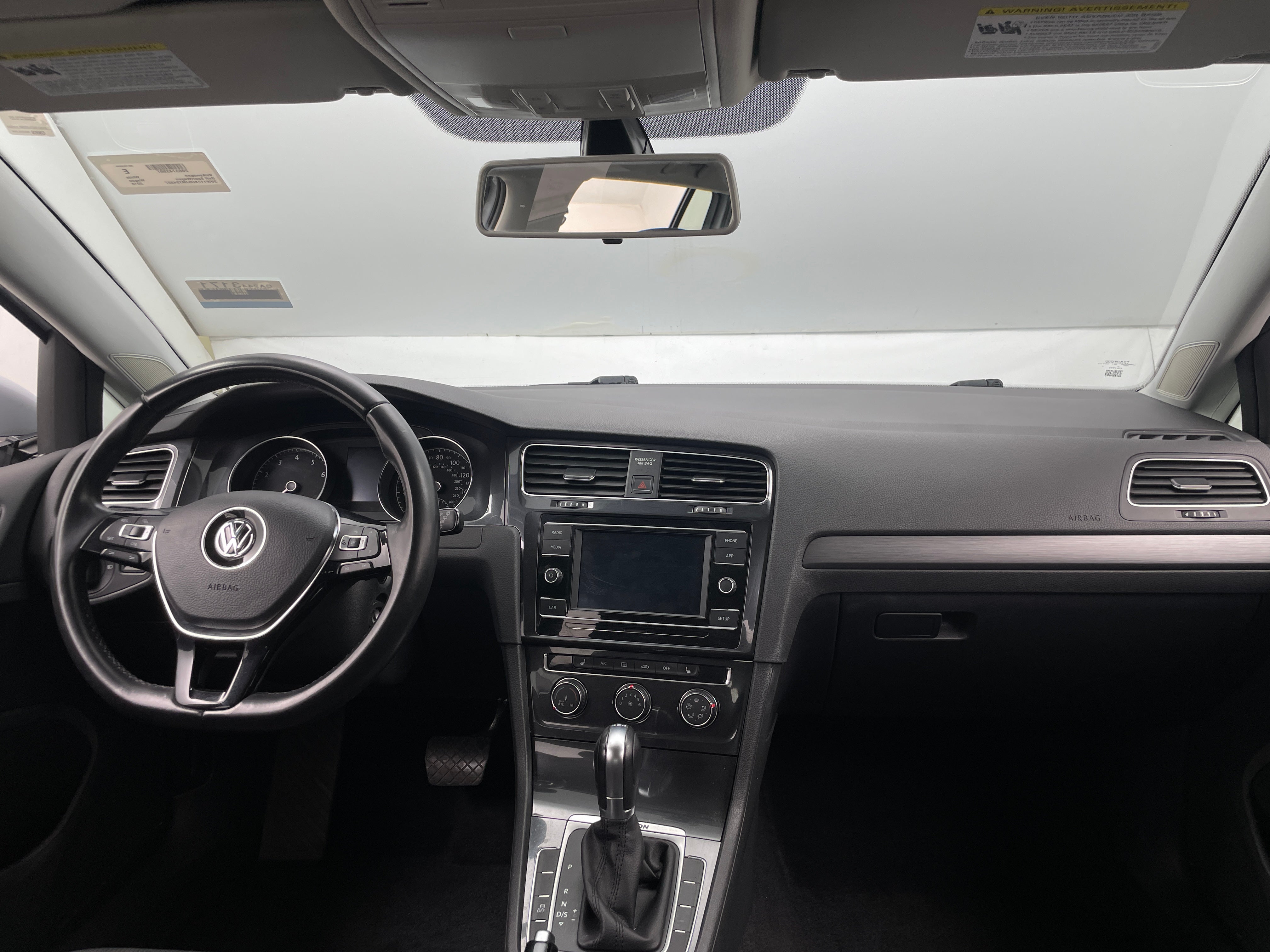 2018 Volkswagen e-Golf  3