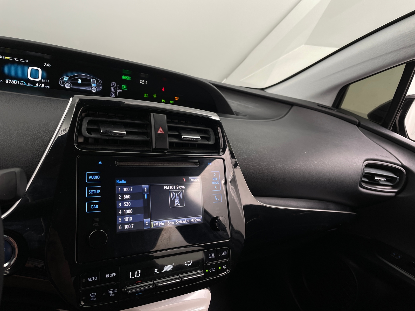 Thumbnail: 2017 Toyota Prius - 4