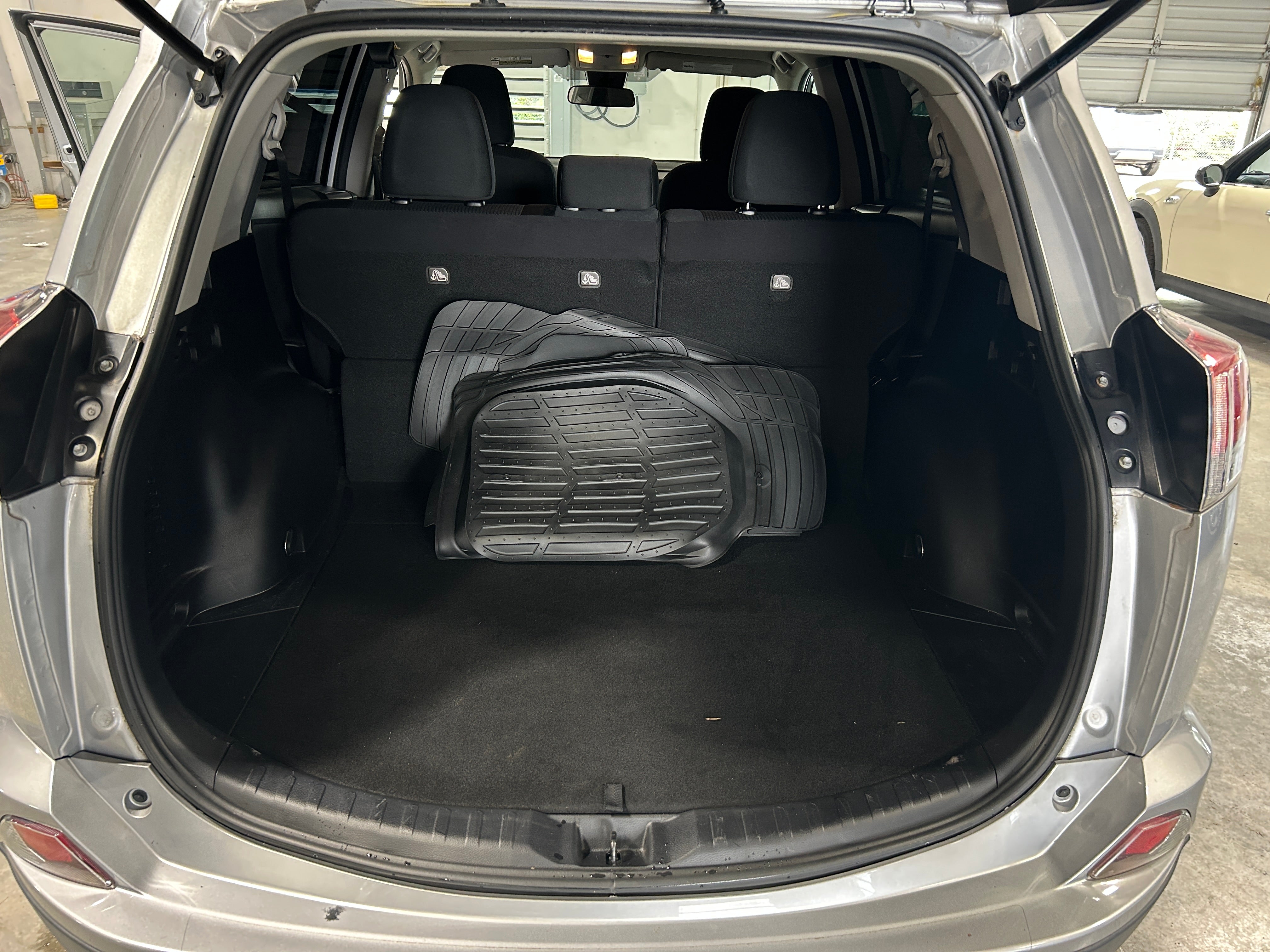 2017 Toyota RAV4 LE 7