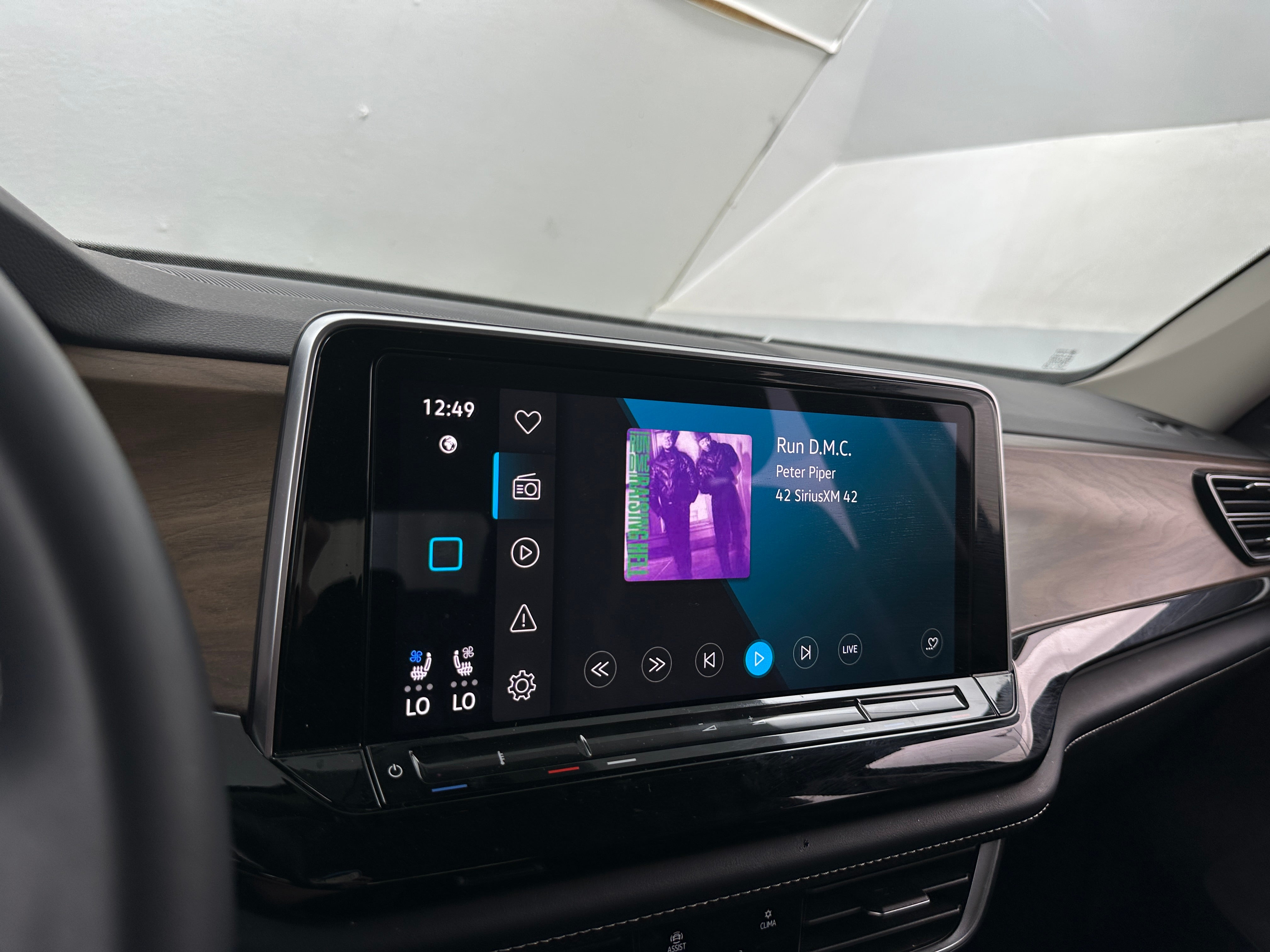 2024 Volkswagen Atlas SE 3