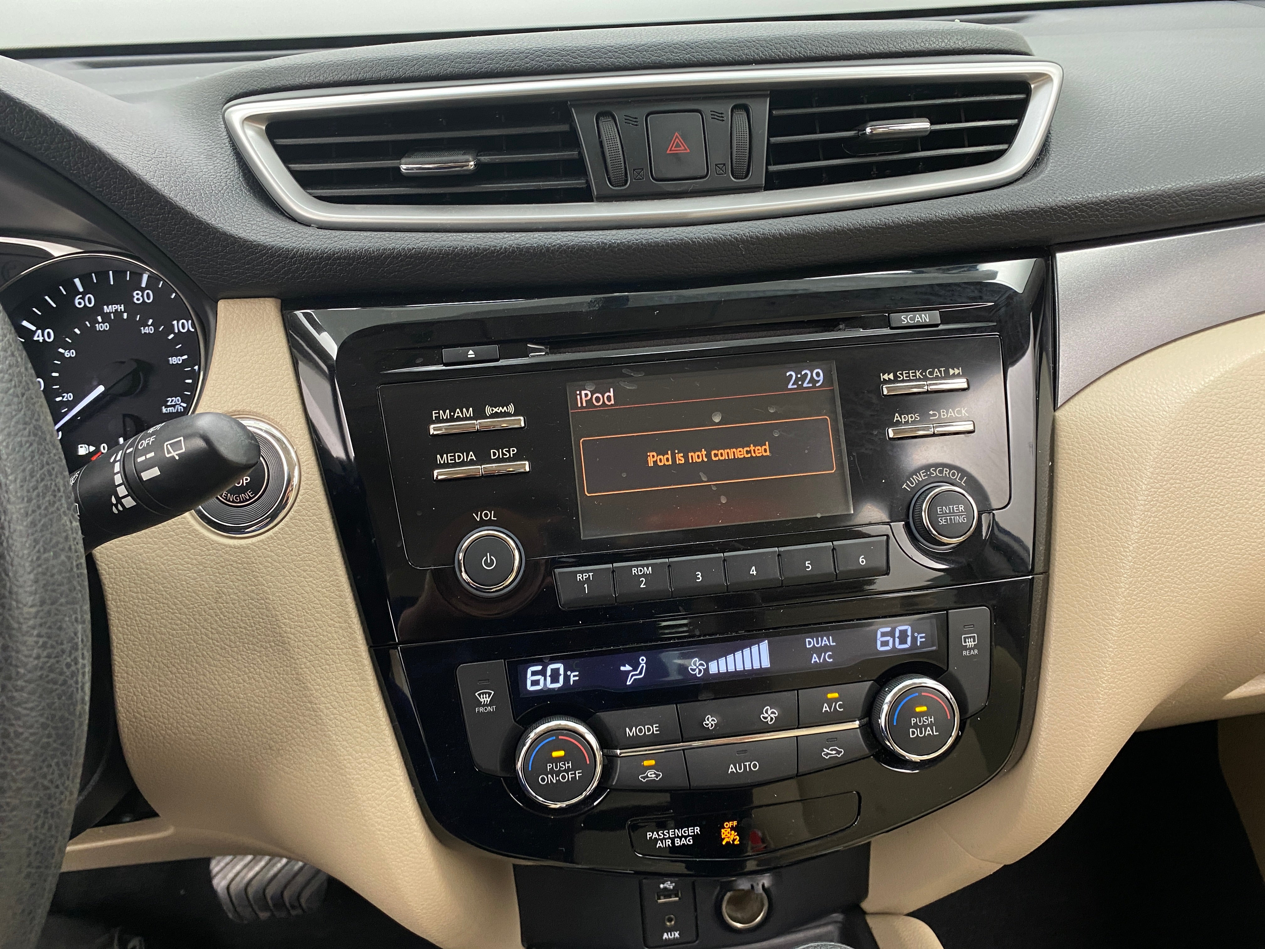 2016 Nissan Rogue SV 4