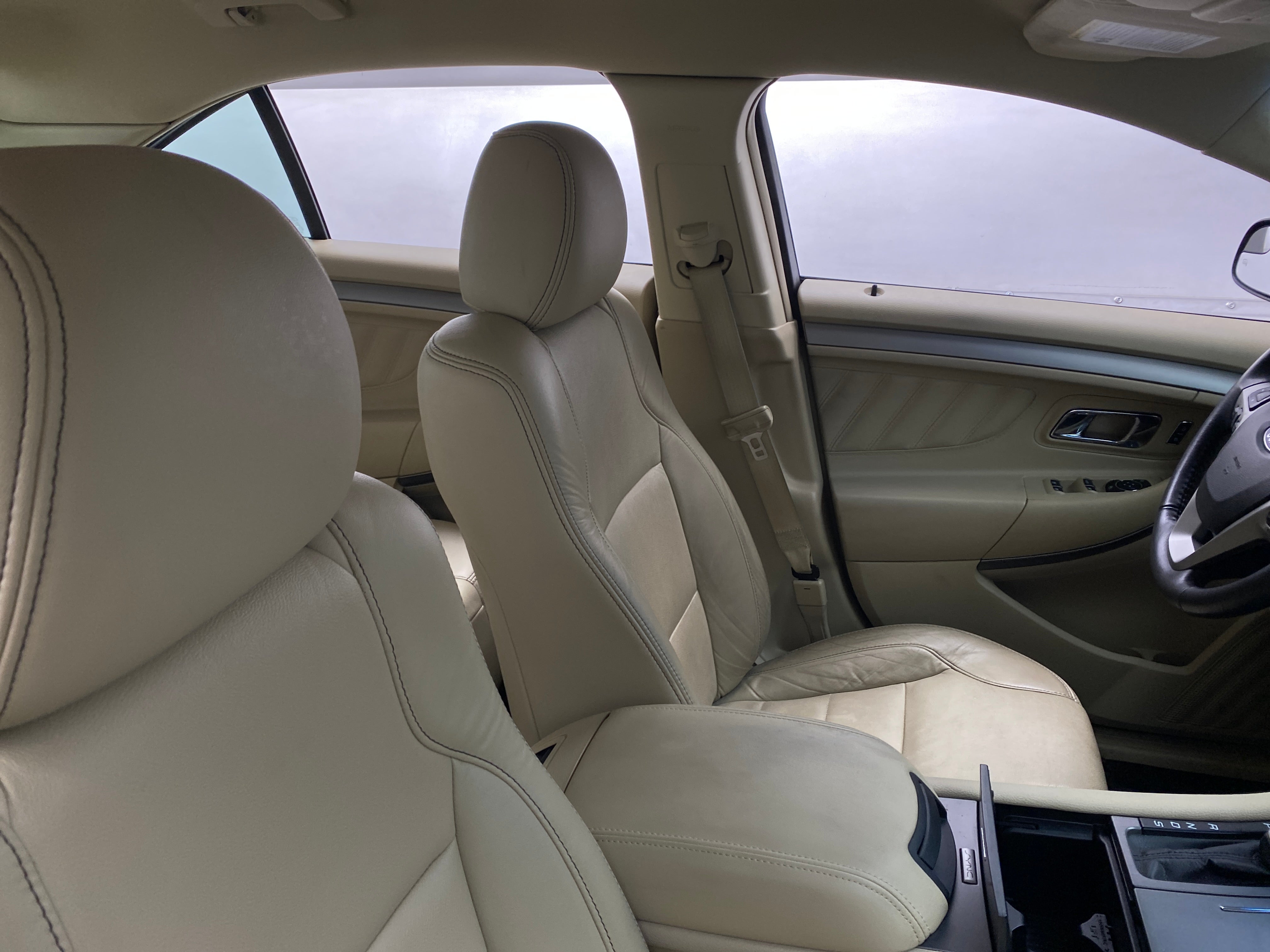 2016 Ford Taurus SEL 2