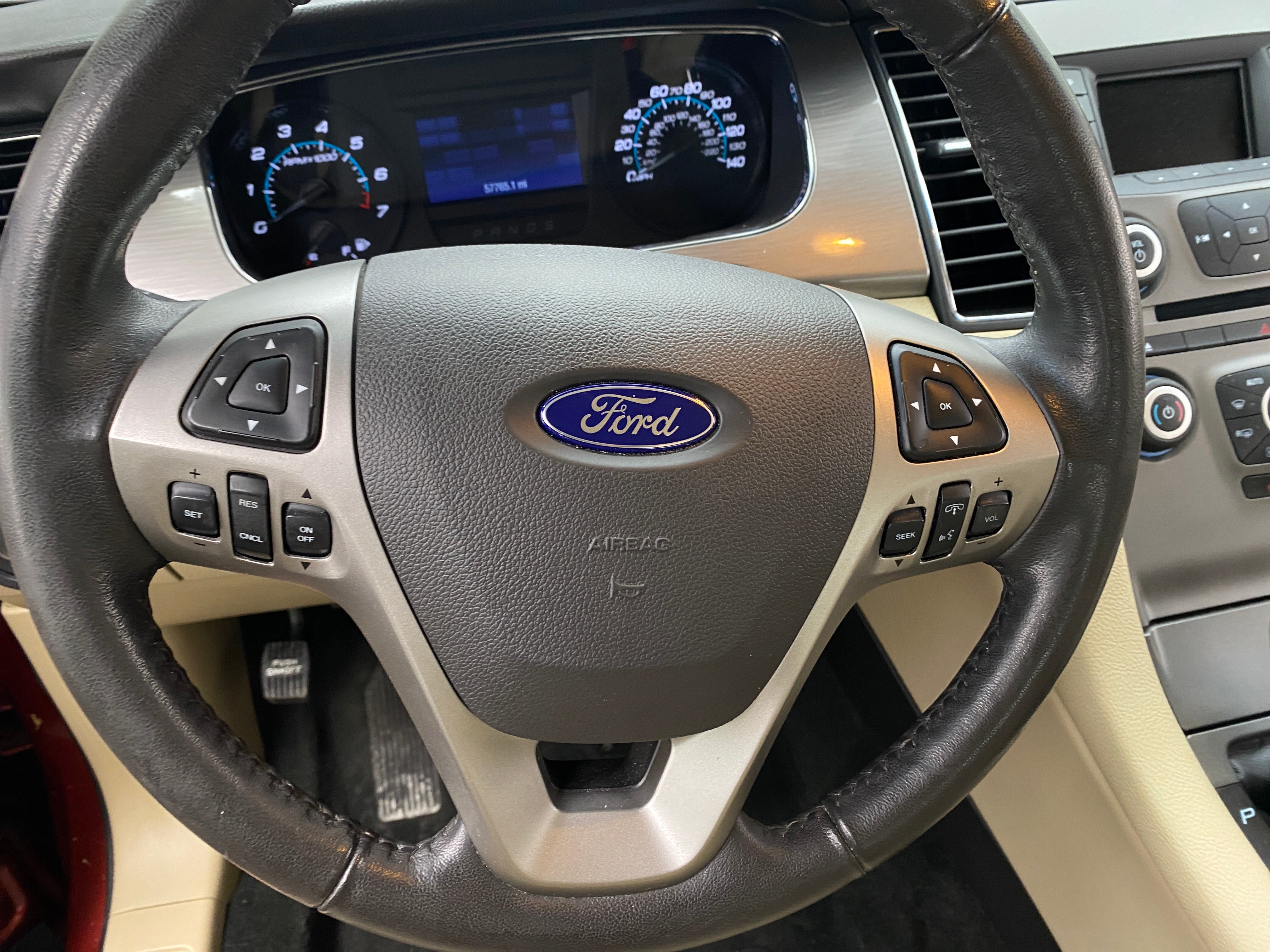2016 Ford Taurus SEL 5