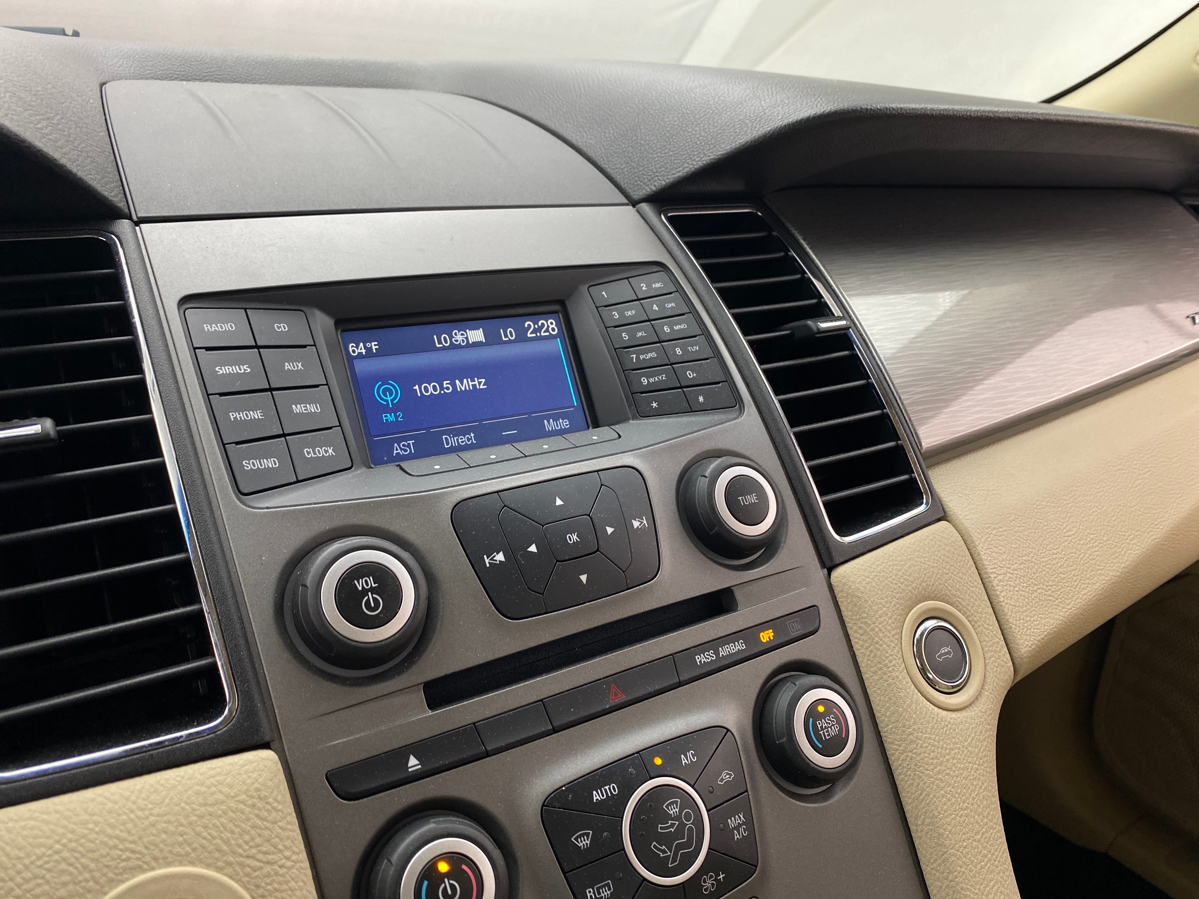 2016 Ford Taurus SEL 4