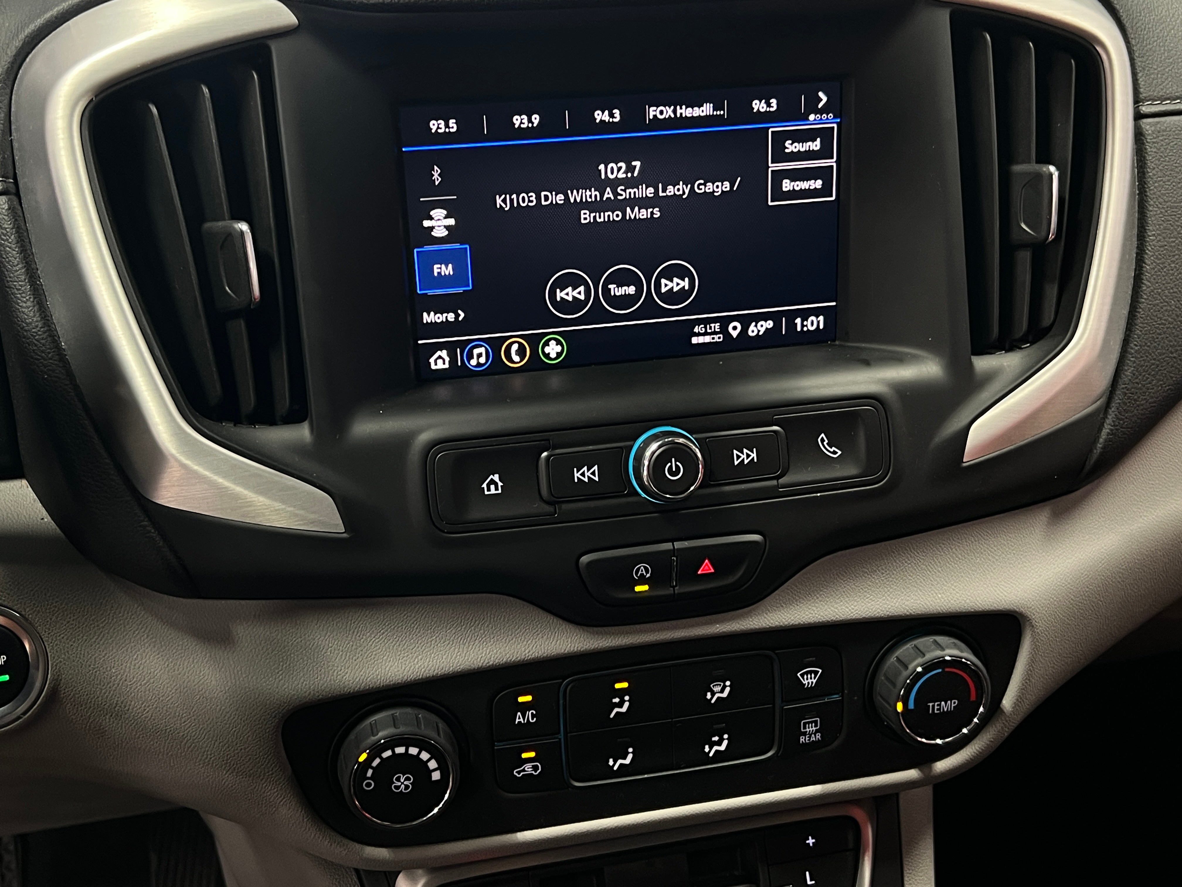 2024 GMC Terrain SLE 4