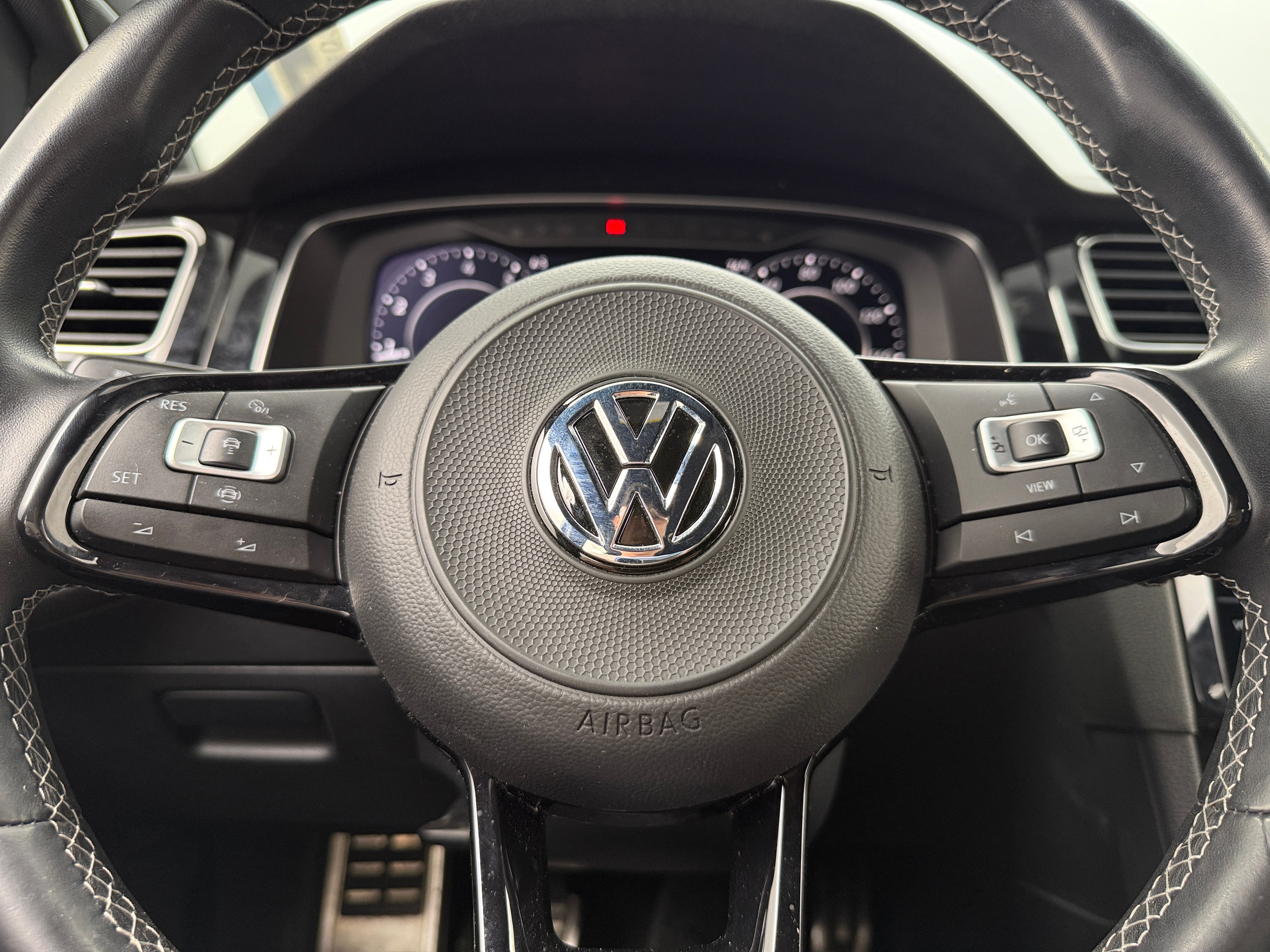 2019 Volkswagen Golf R 4