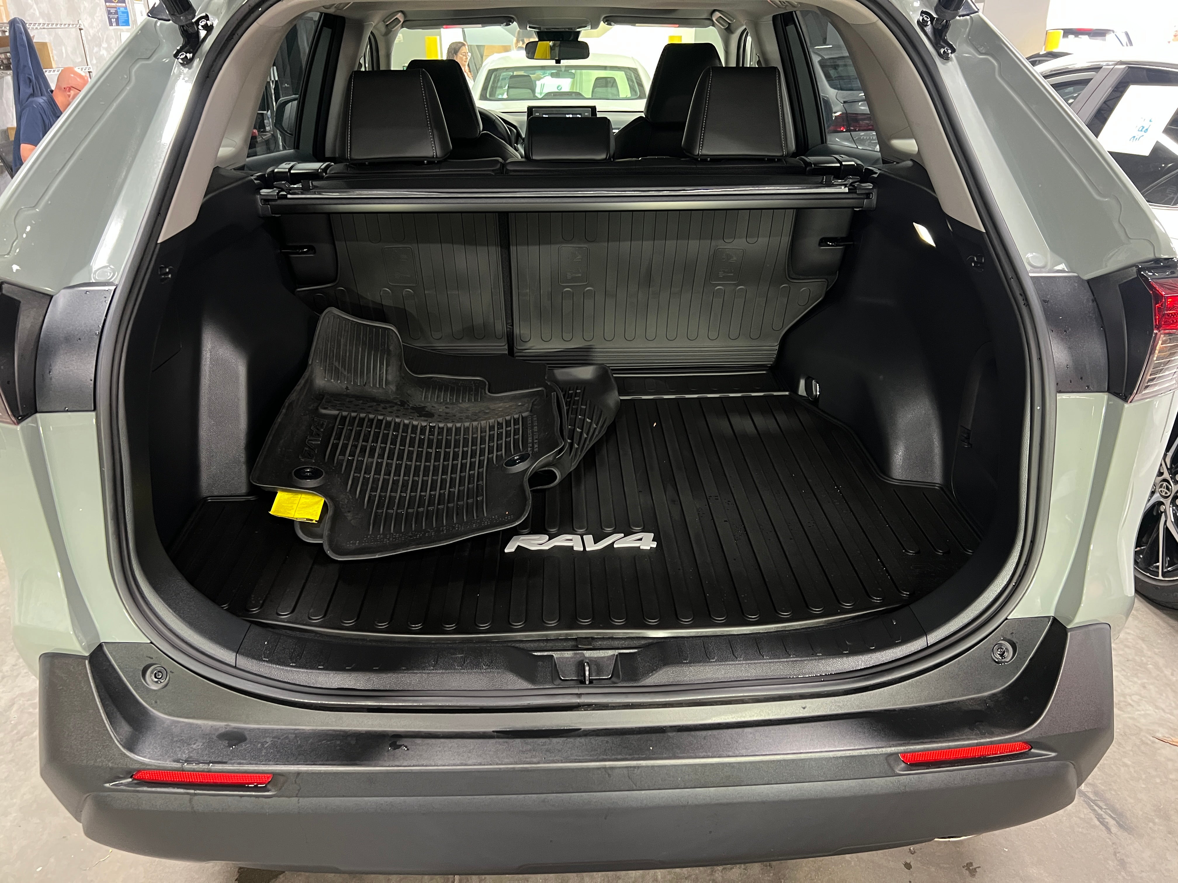 2022 Toyota RAV4 XLE Premium 6