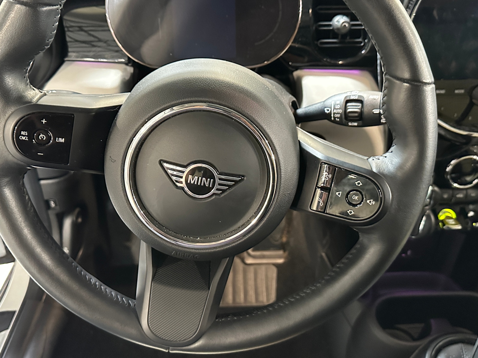 Thumbnail: 2022 MINI Cooper Hardtop - 4