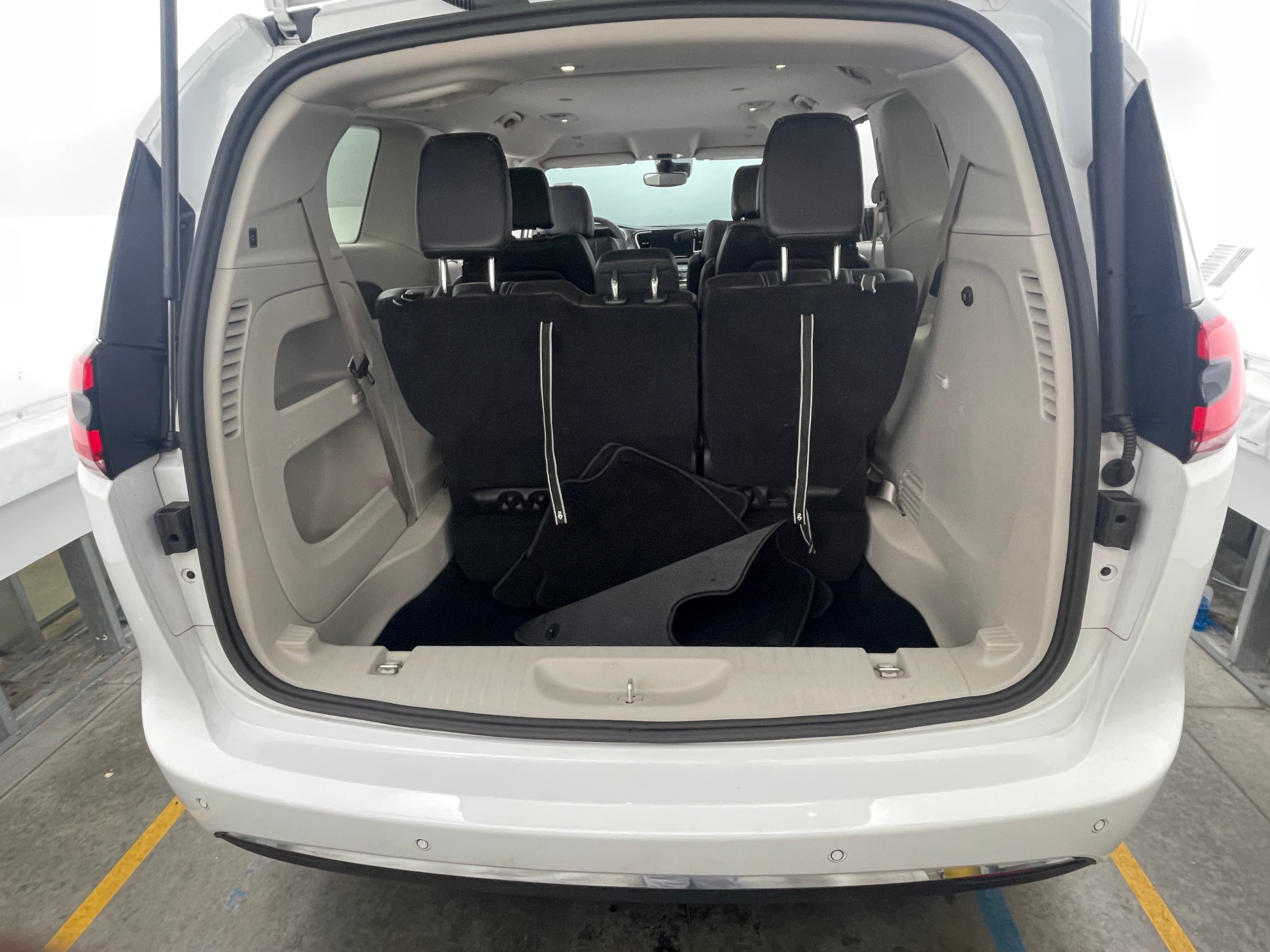 2024 Chrysler Pacifica Touring L 6