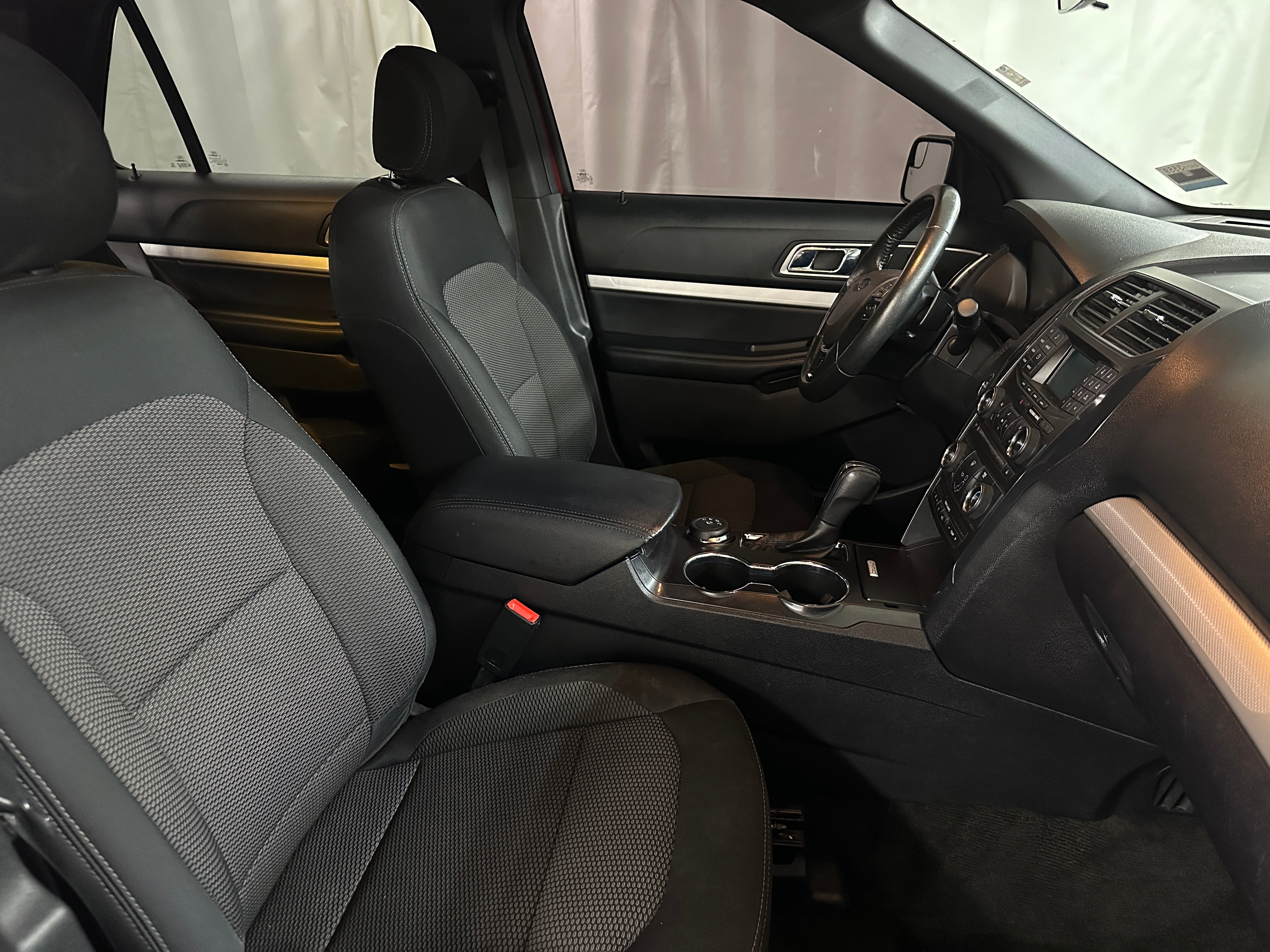 2017 Ford Explorer XLT 2