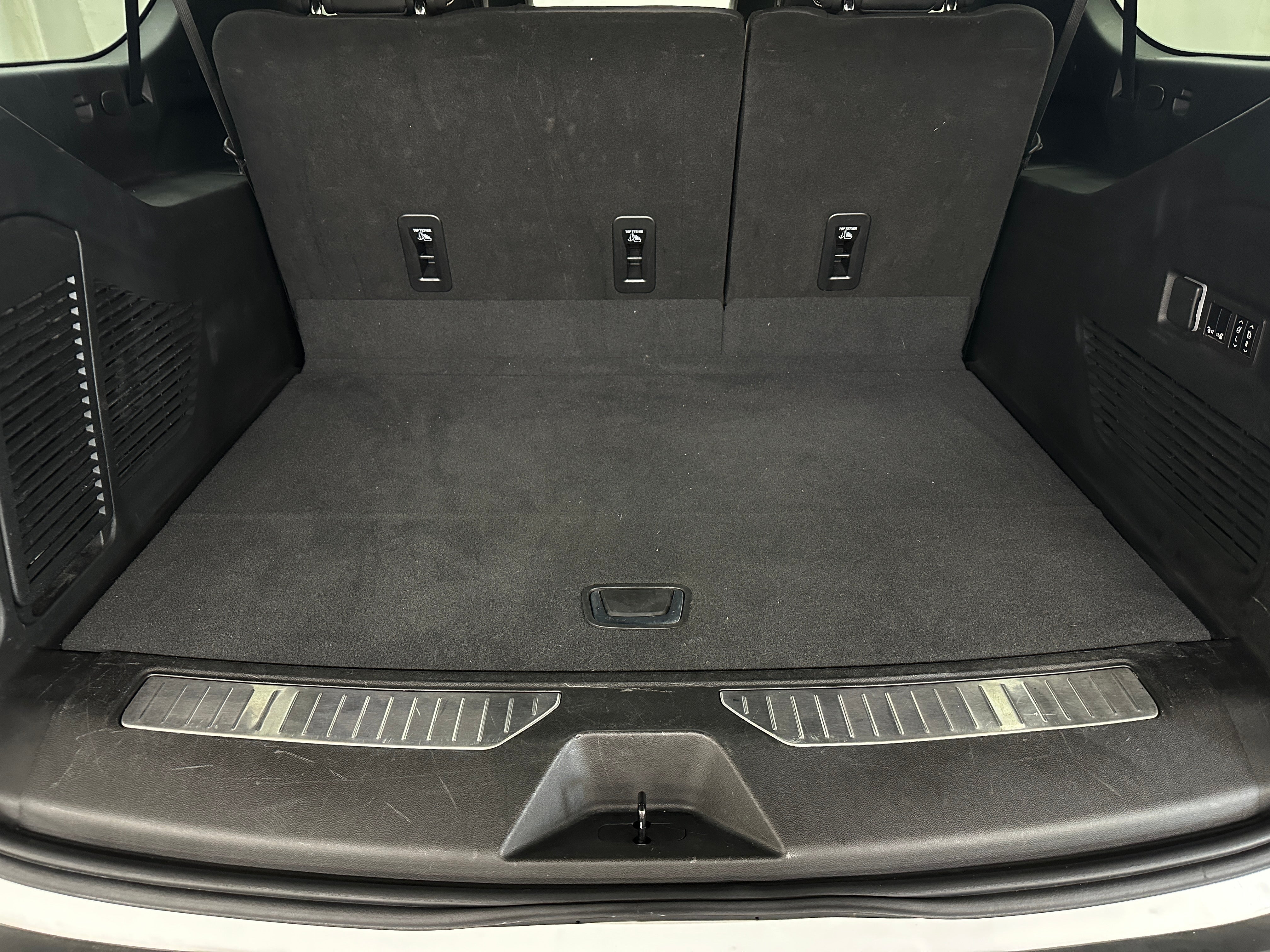 2023 Chevrolet Suburban Premier 6