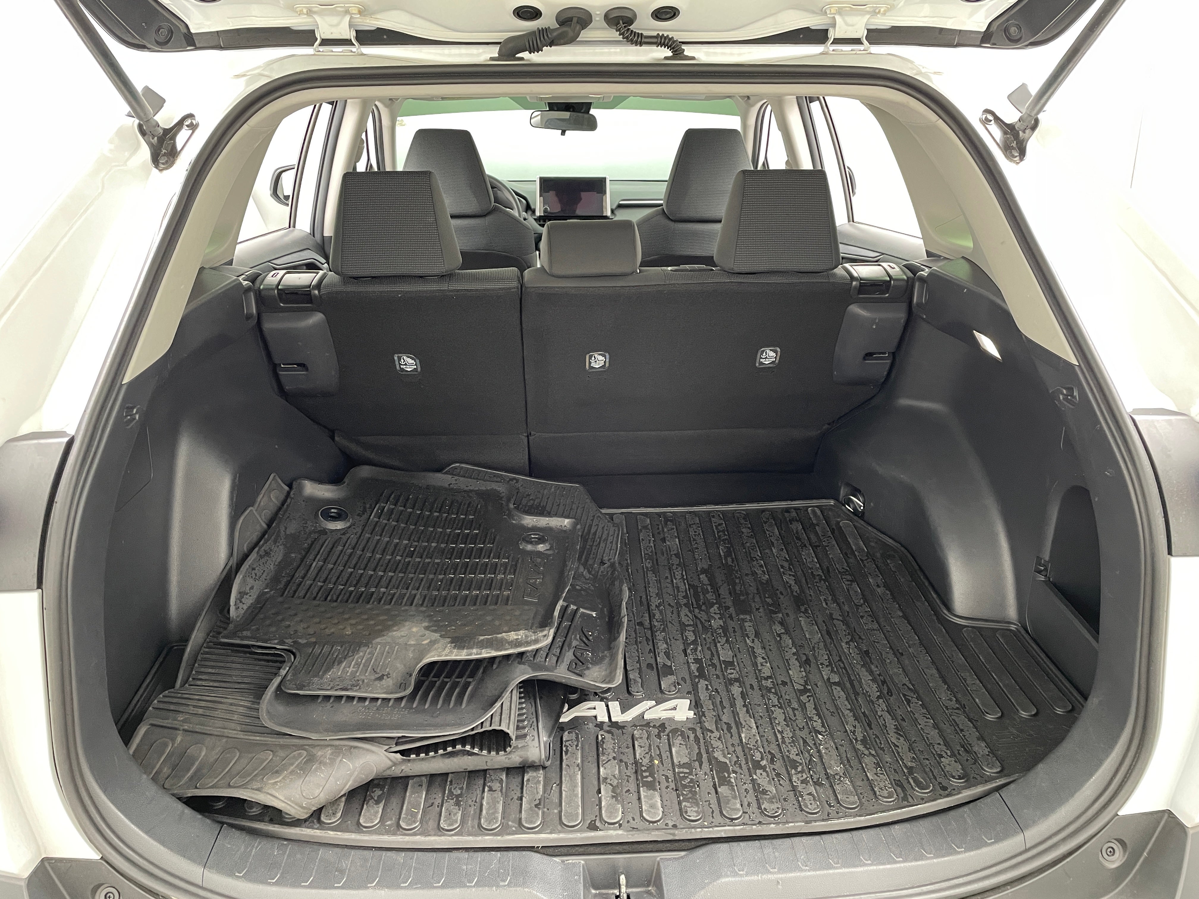 2024 Toyota RAV4 LE 7