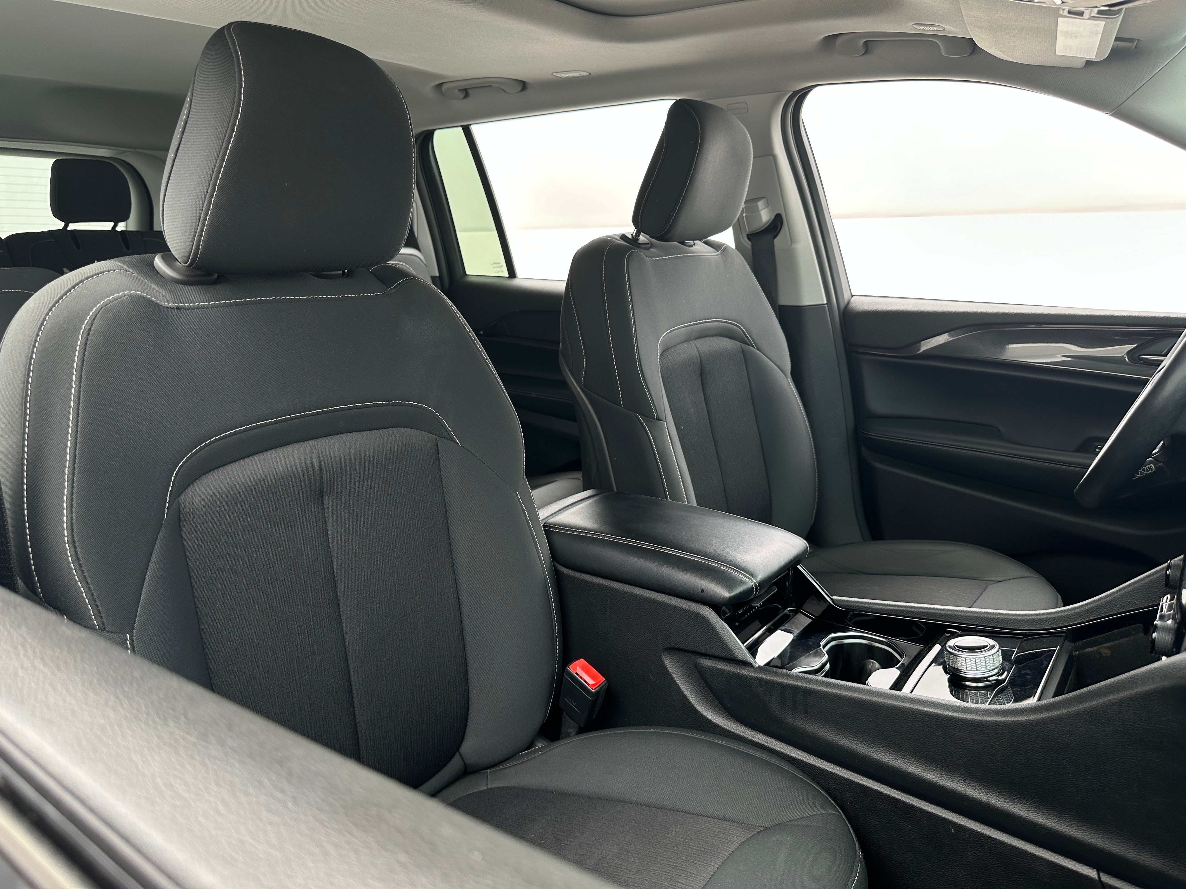 2022 Jeep Grand Cherokee L Laredo 2