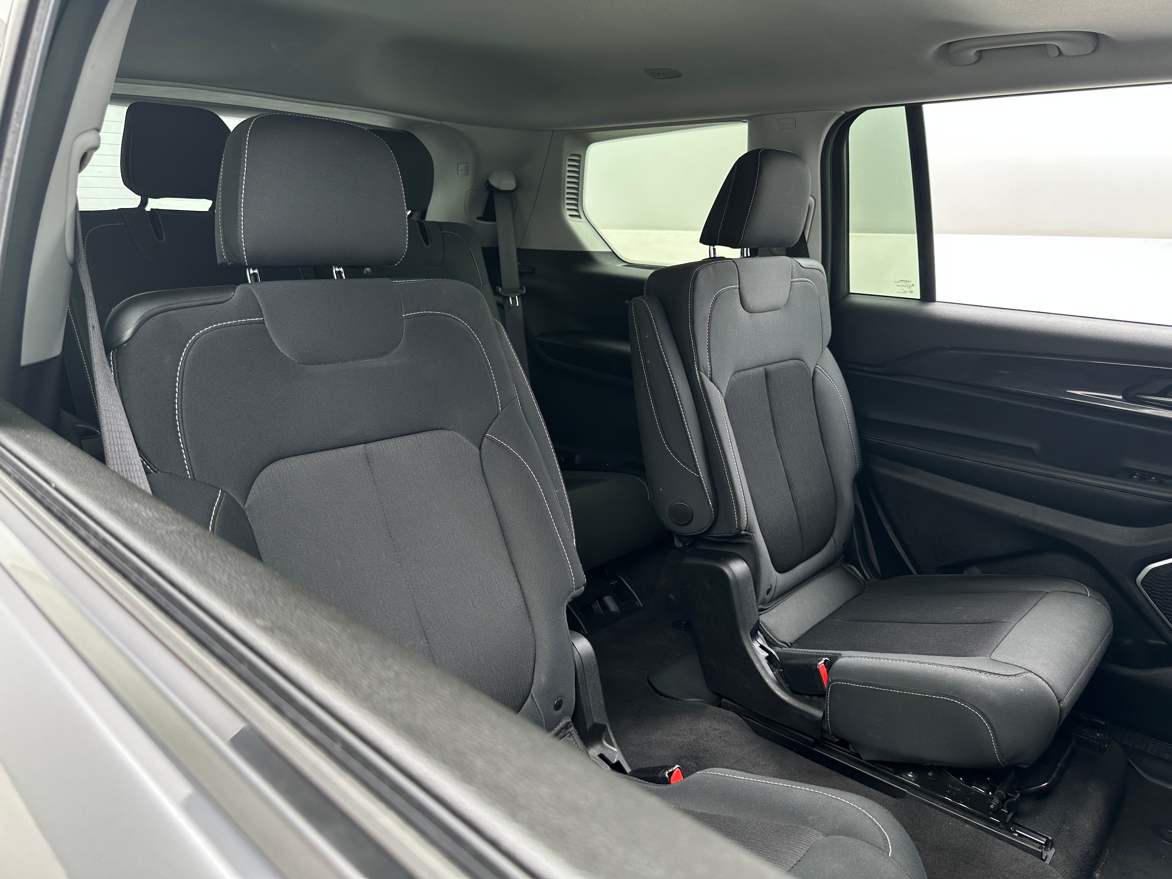 2022 Jeep Grand Cherokee L Laredo 6