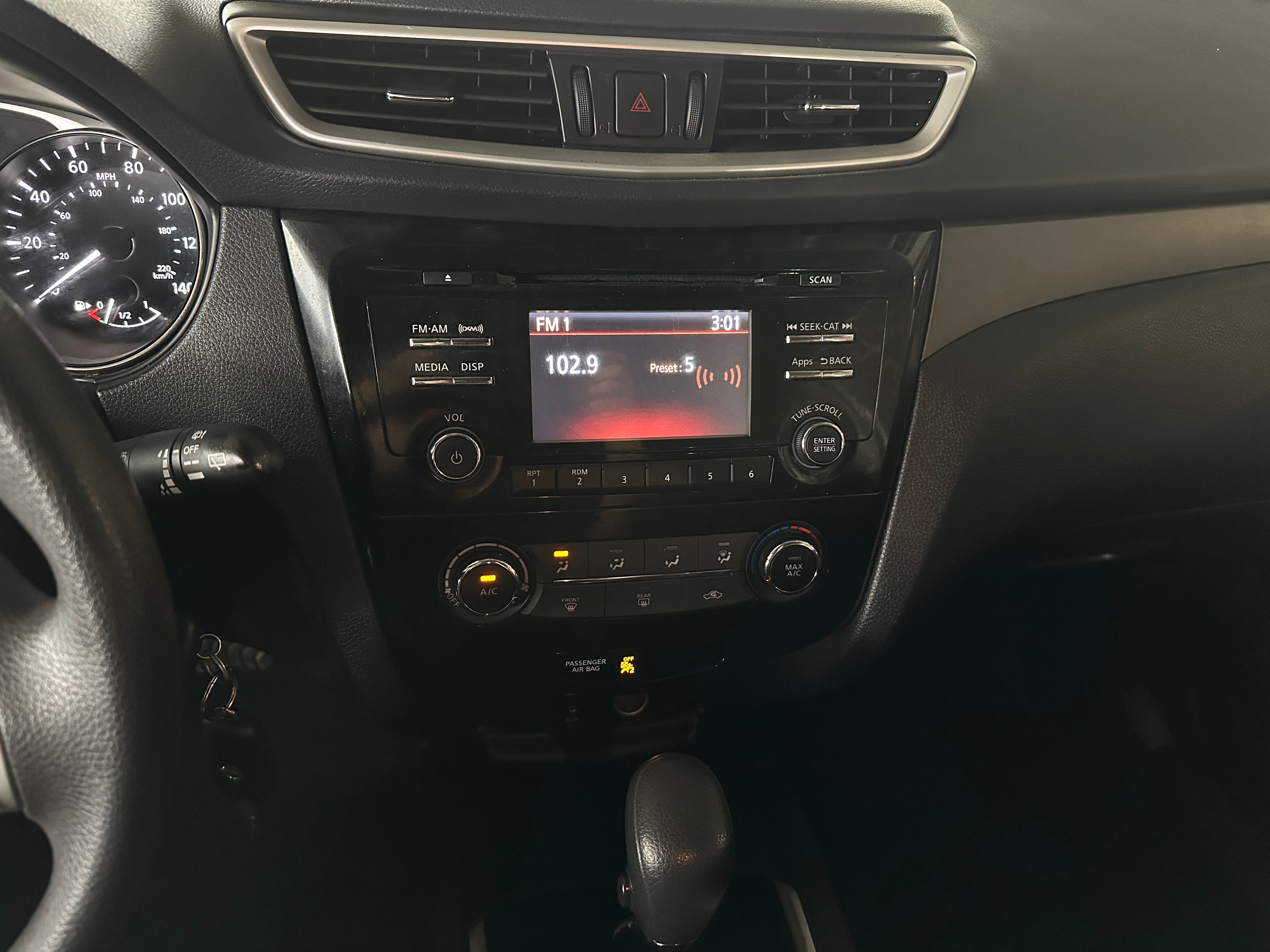 2016 Nissan Rogue S 4