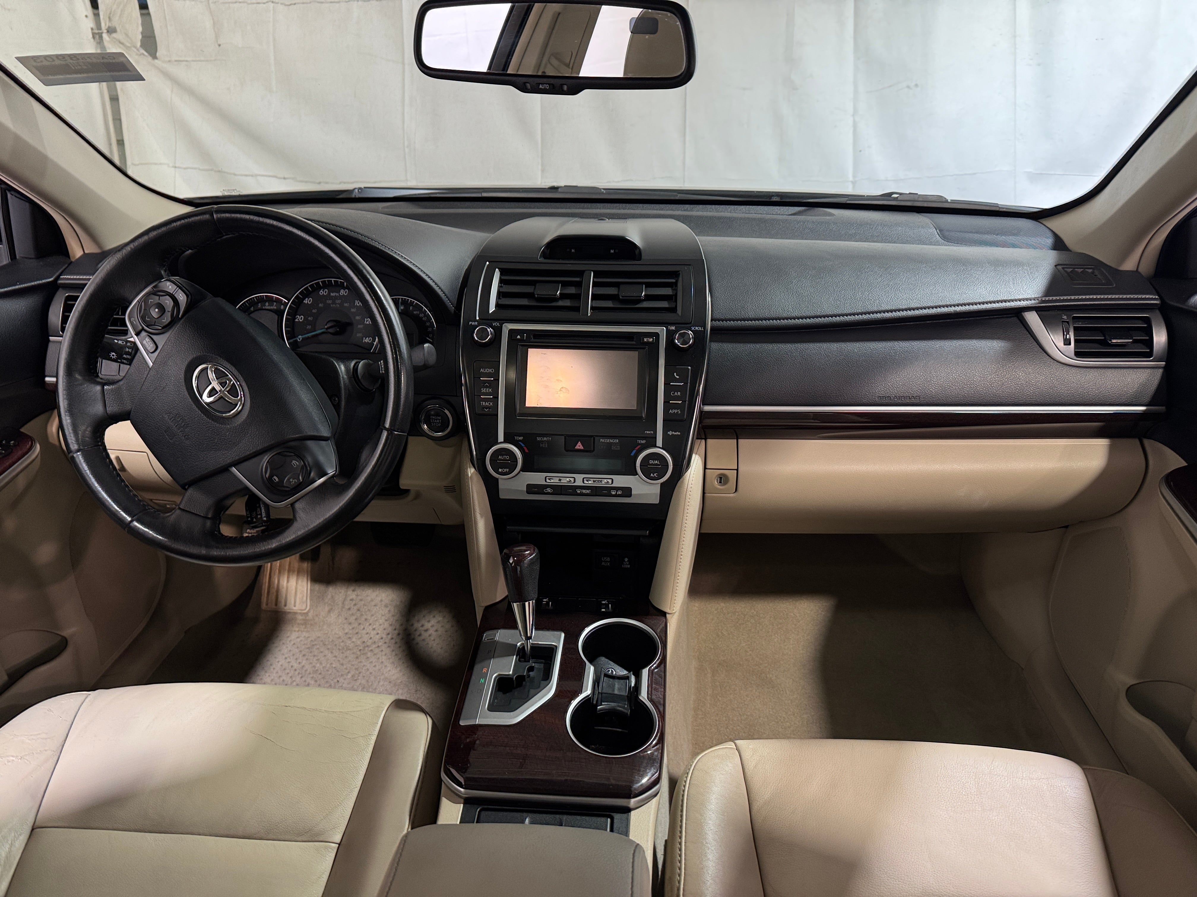 2014 Toyota Camry XLE 2