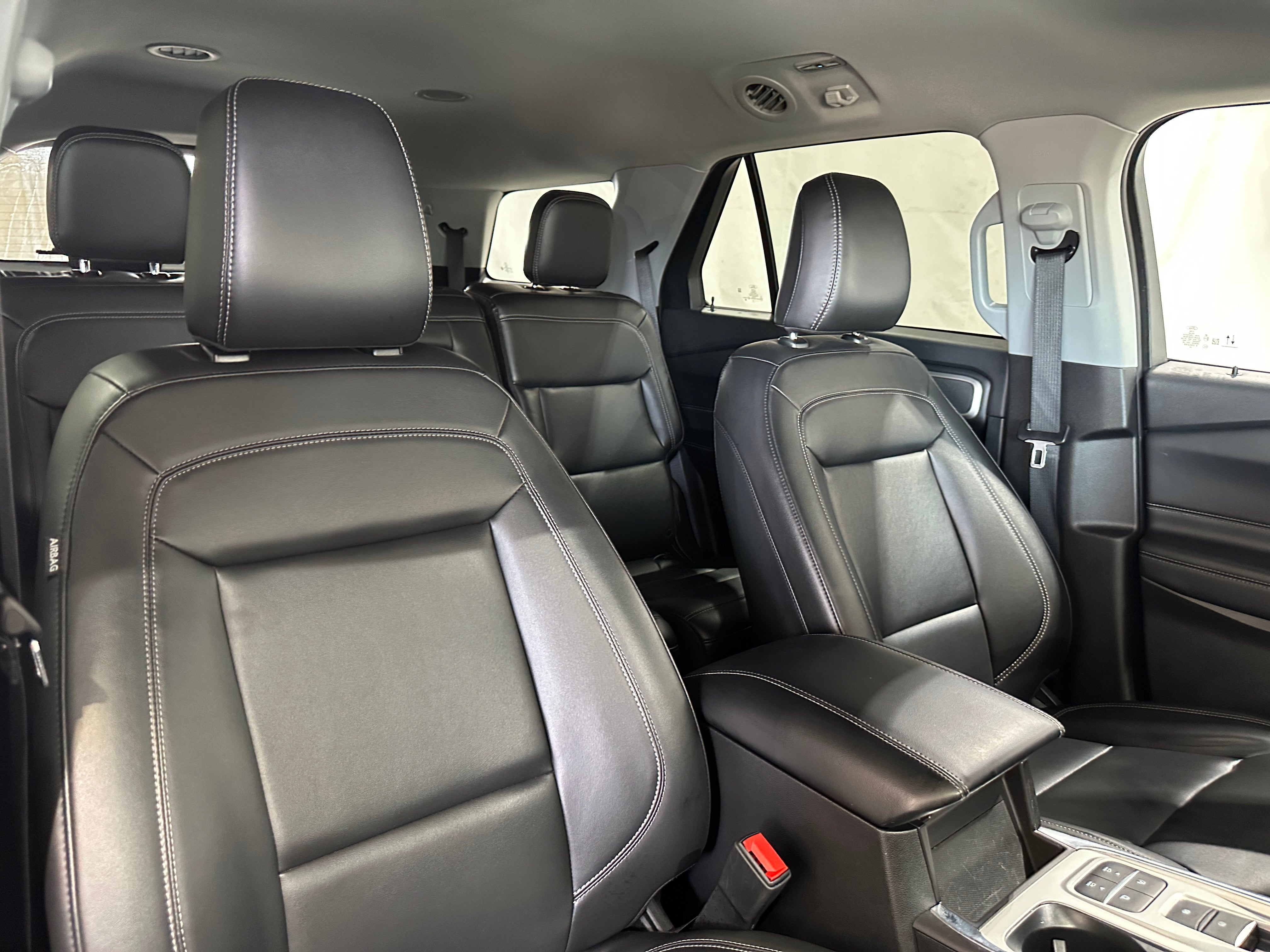 2024 Ford Explorer XLT 2