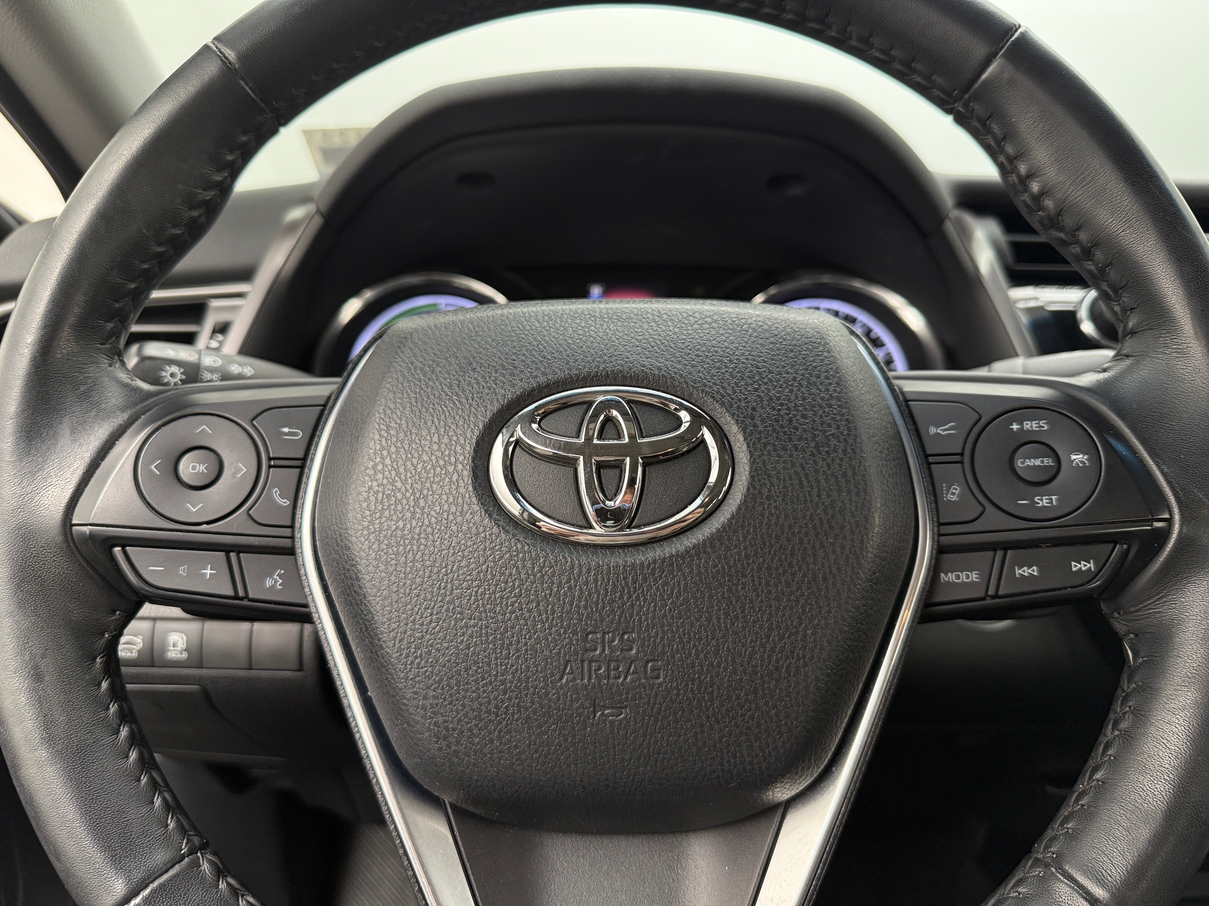 2020 Toyota Camry SE 4
