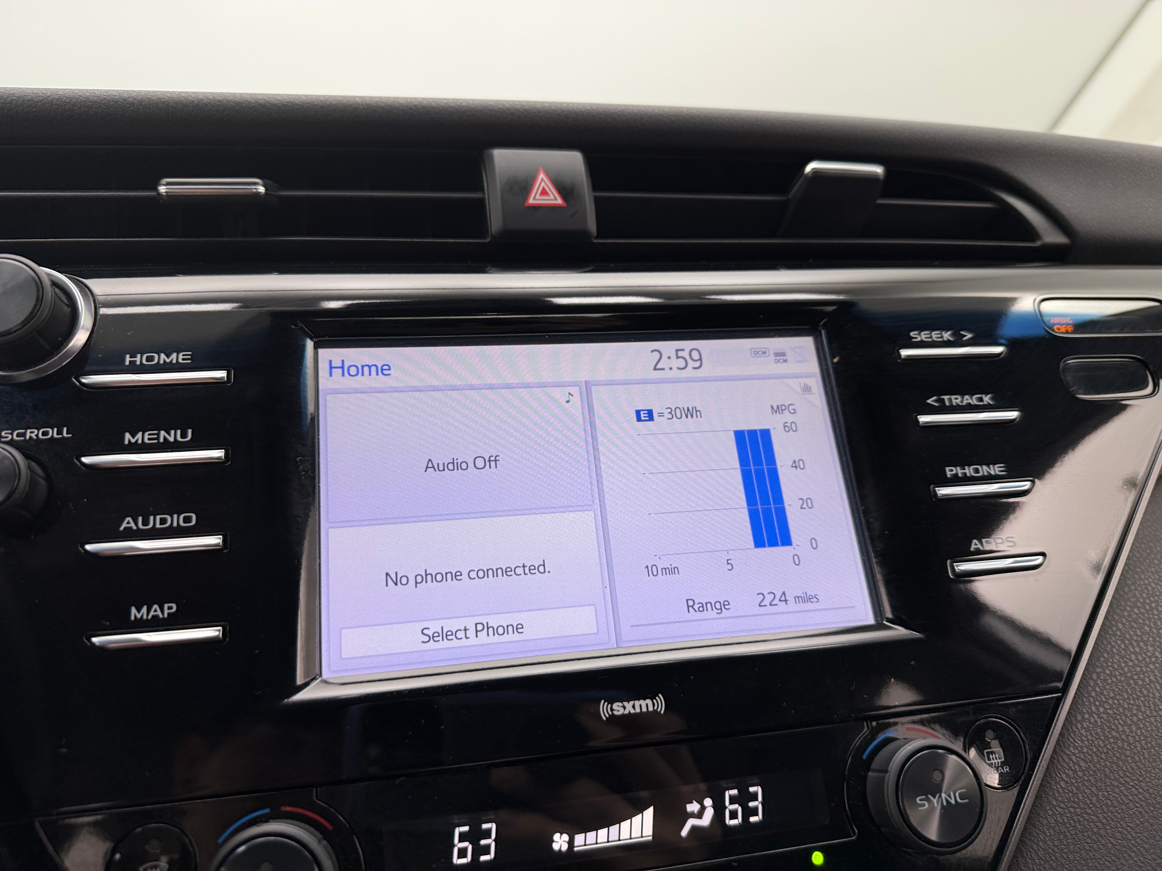 2020 Toyota Camry SE 3
