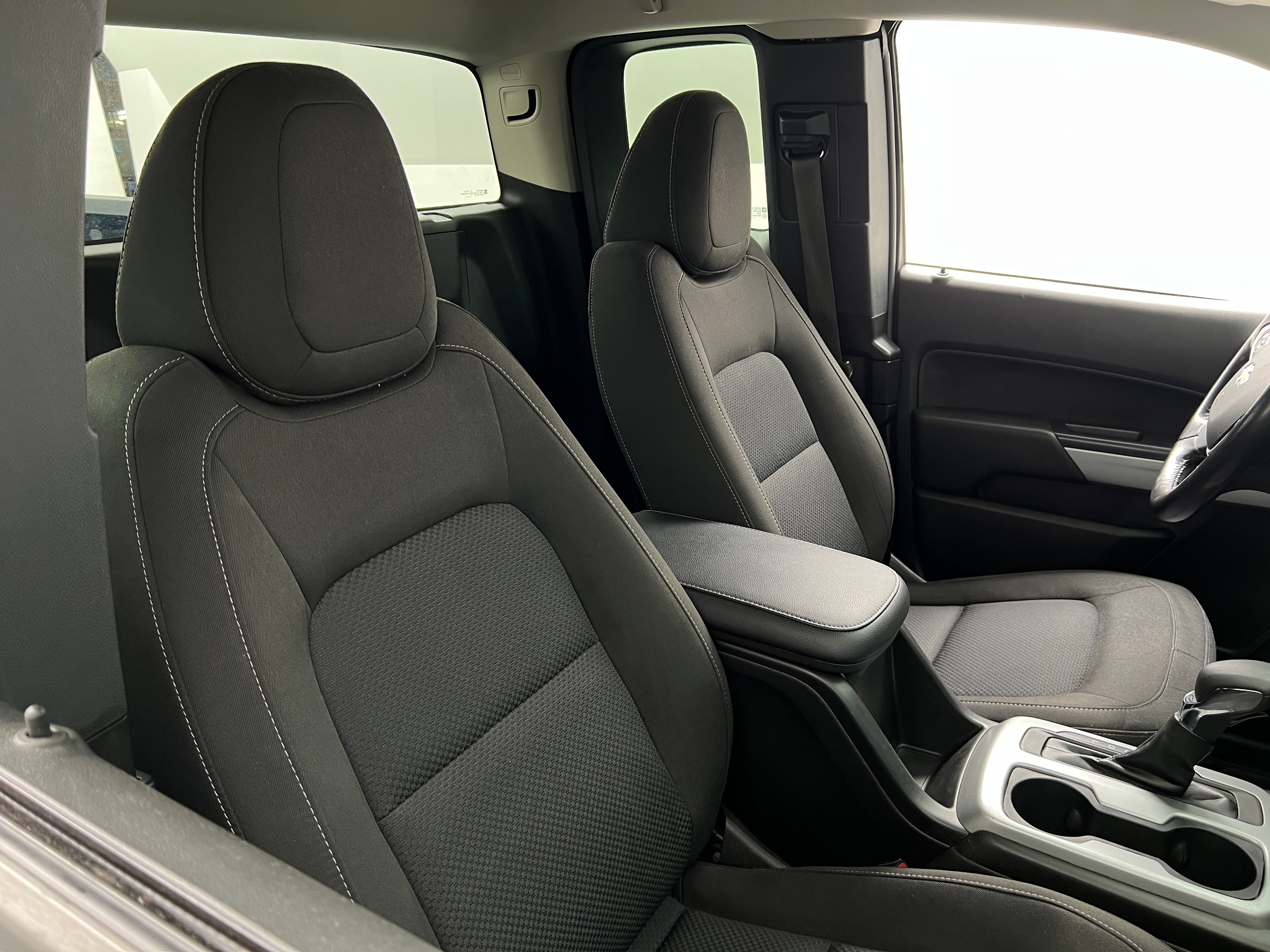 2022 Chevrolet Colorado LT 2