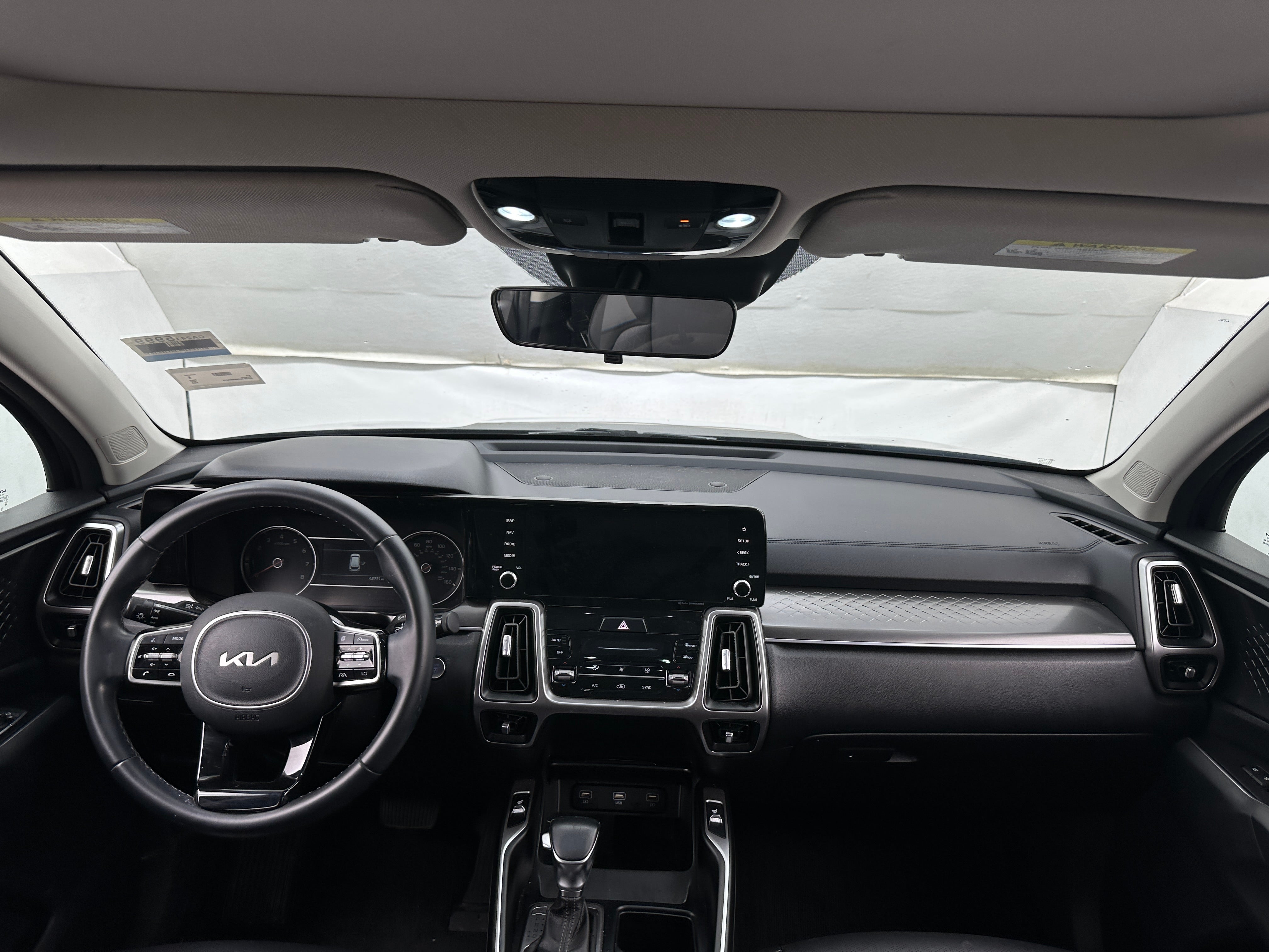 2022 Kia Sorento S 2