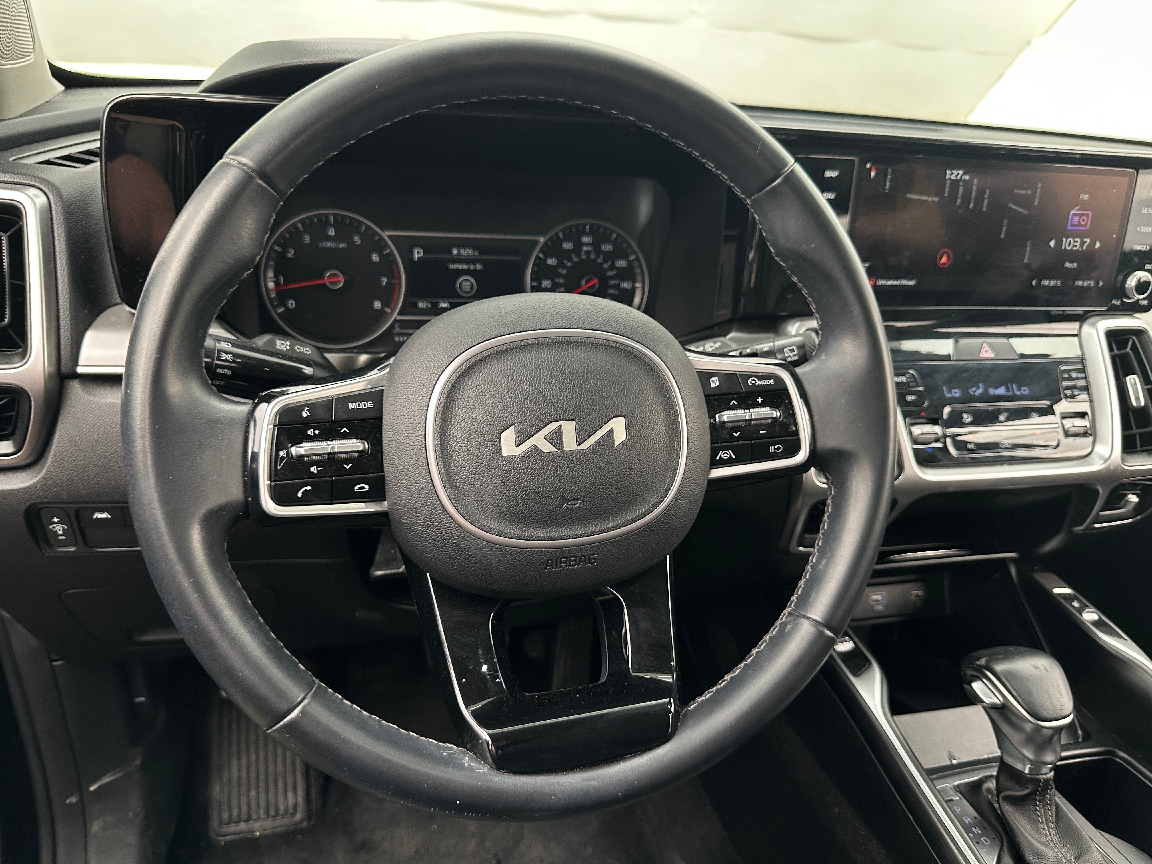 2022 Kia Sorento S 4