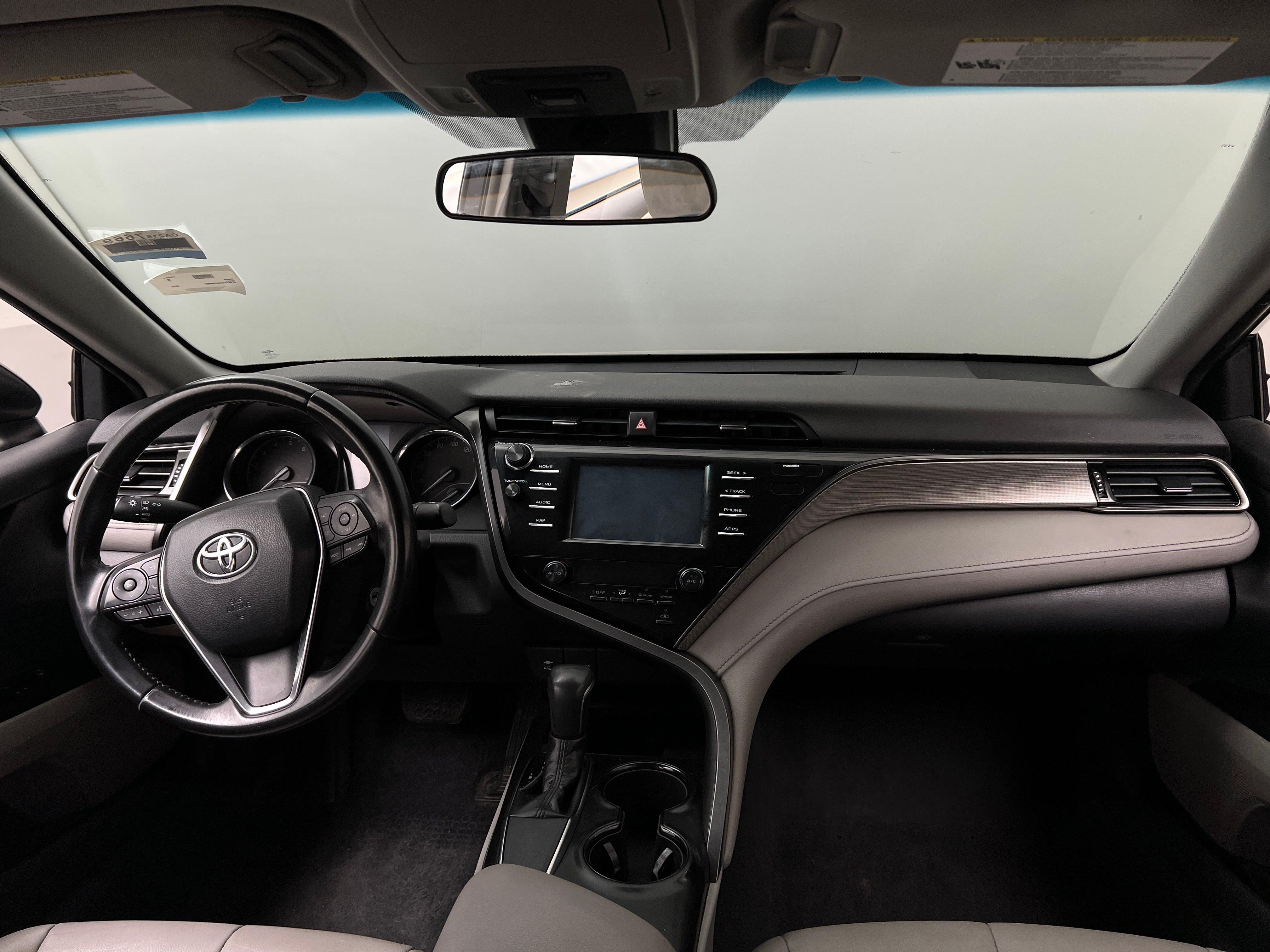 2019 Toyota Camry SE 2